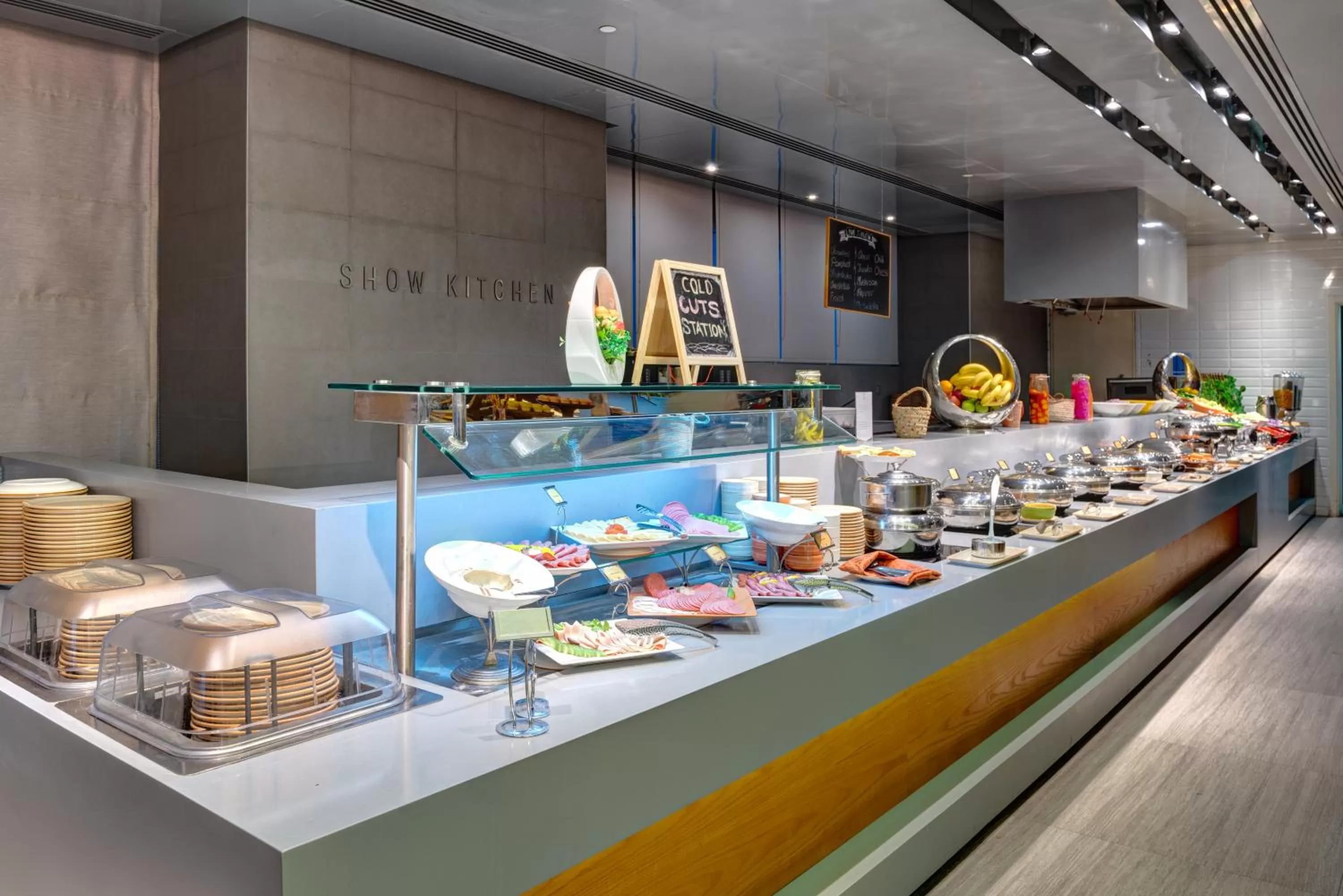 Restaurant/places to eat in The Act Hotel Sharjah