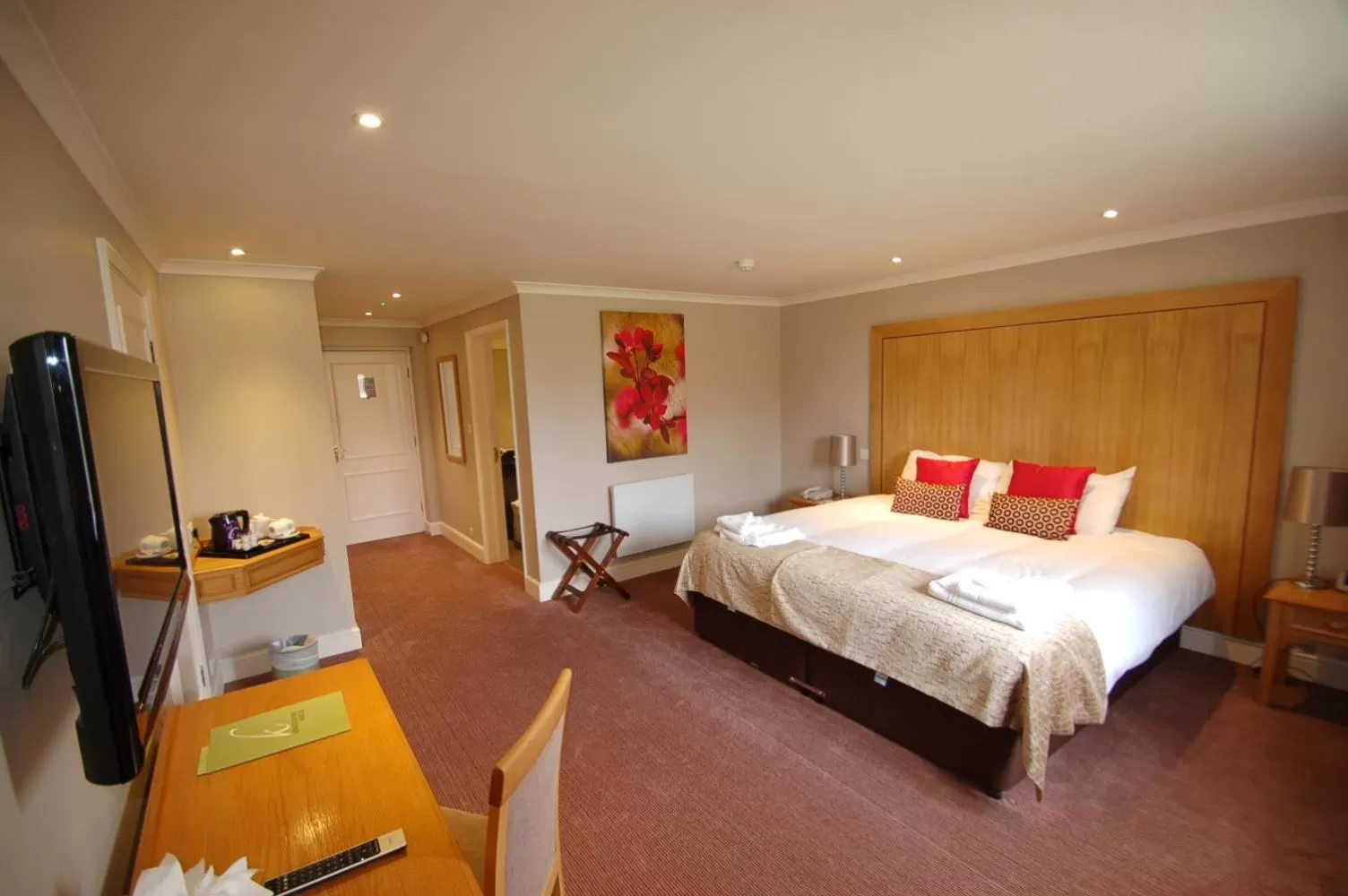 Photo of the whole room, Bed in Kings Court Hotel Alcester, BW Signature Collection