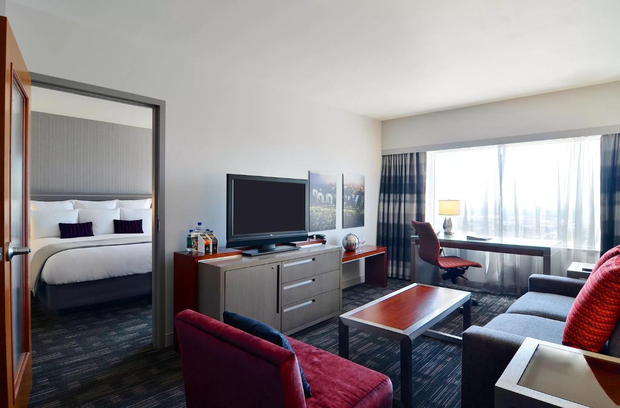 Photo of the whole room, Bed in Loews Hollywood Hotel