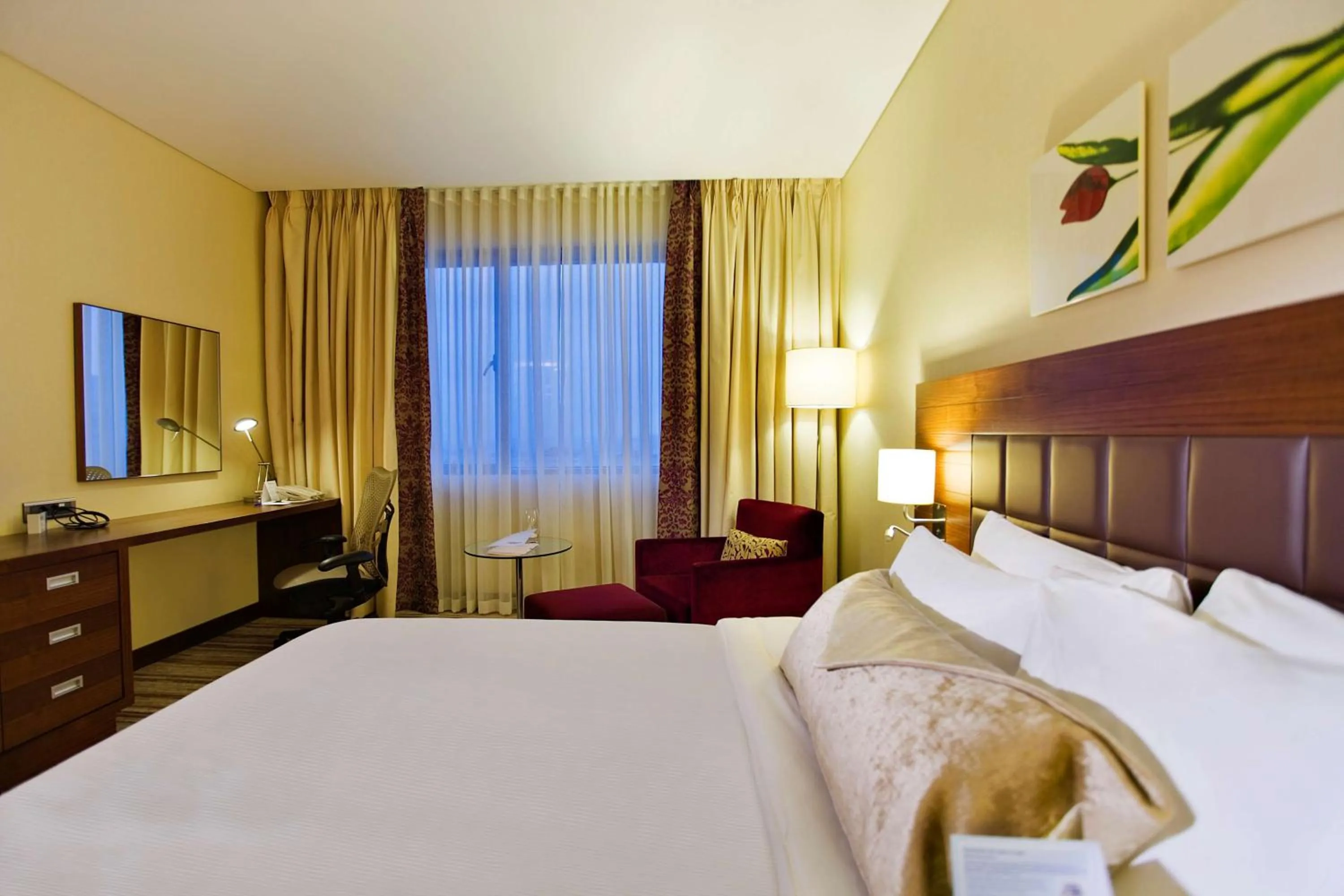 Bedroom, Bed in Hilton Garden Inn Kutahya