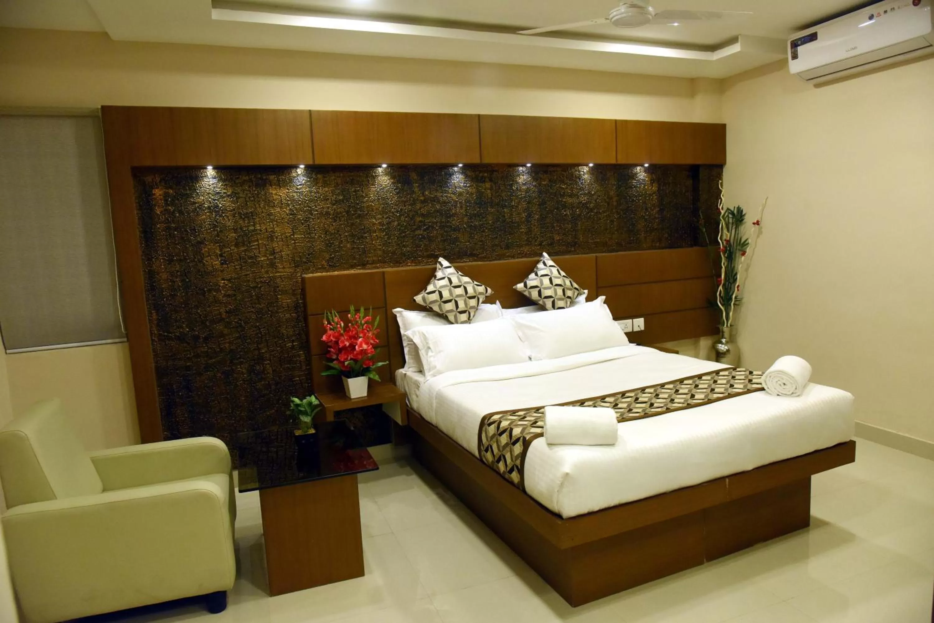 Bed in The Hydel Park - Business Class Hotel - Near Central Railway Station