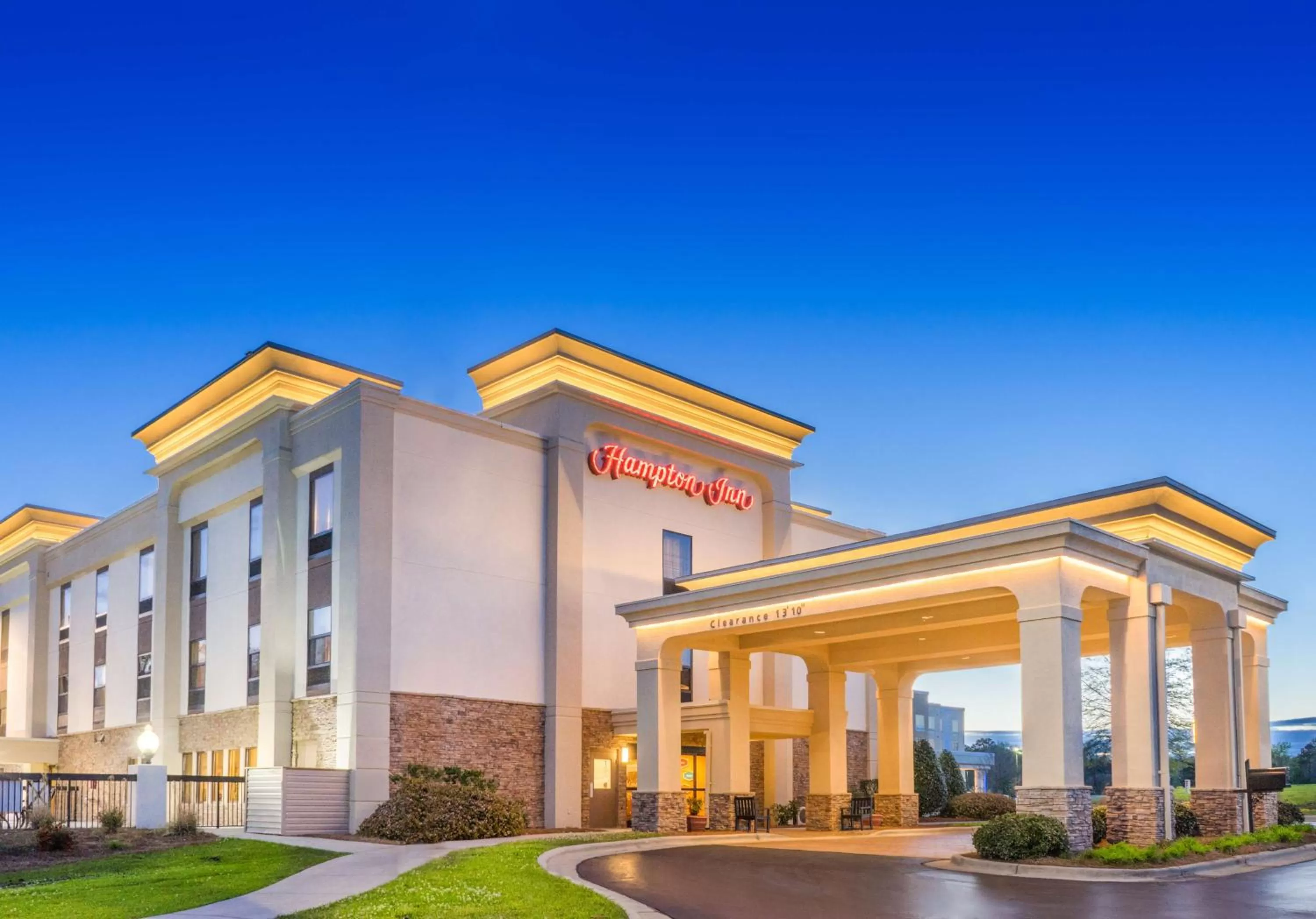 Property building in Hampton Inn Havelock