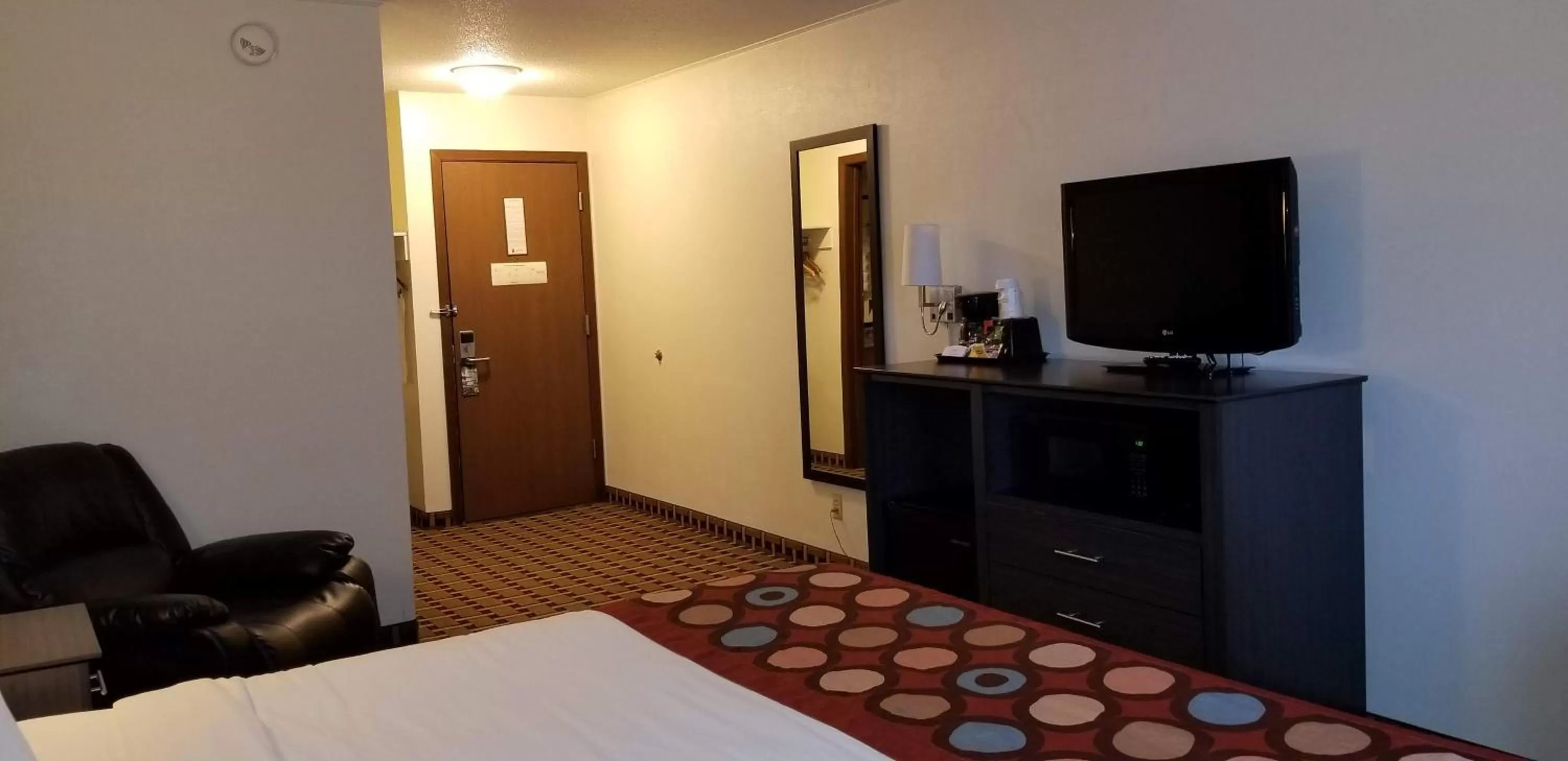 TV and multimedia, Bed in Super 8 by Wyndham Ashland