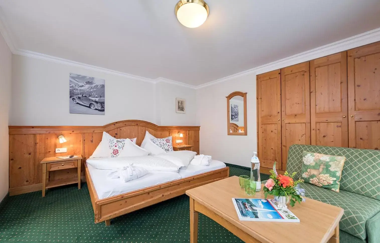 Double Room with Balcony in Hotel zum Hirschen Zell am See Double Room with Balcony in Hotel zum Hirschen Zell am See