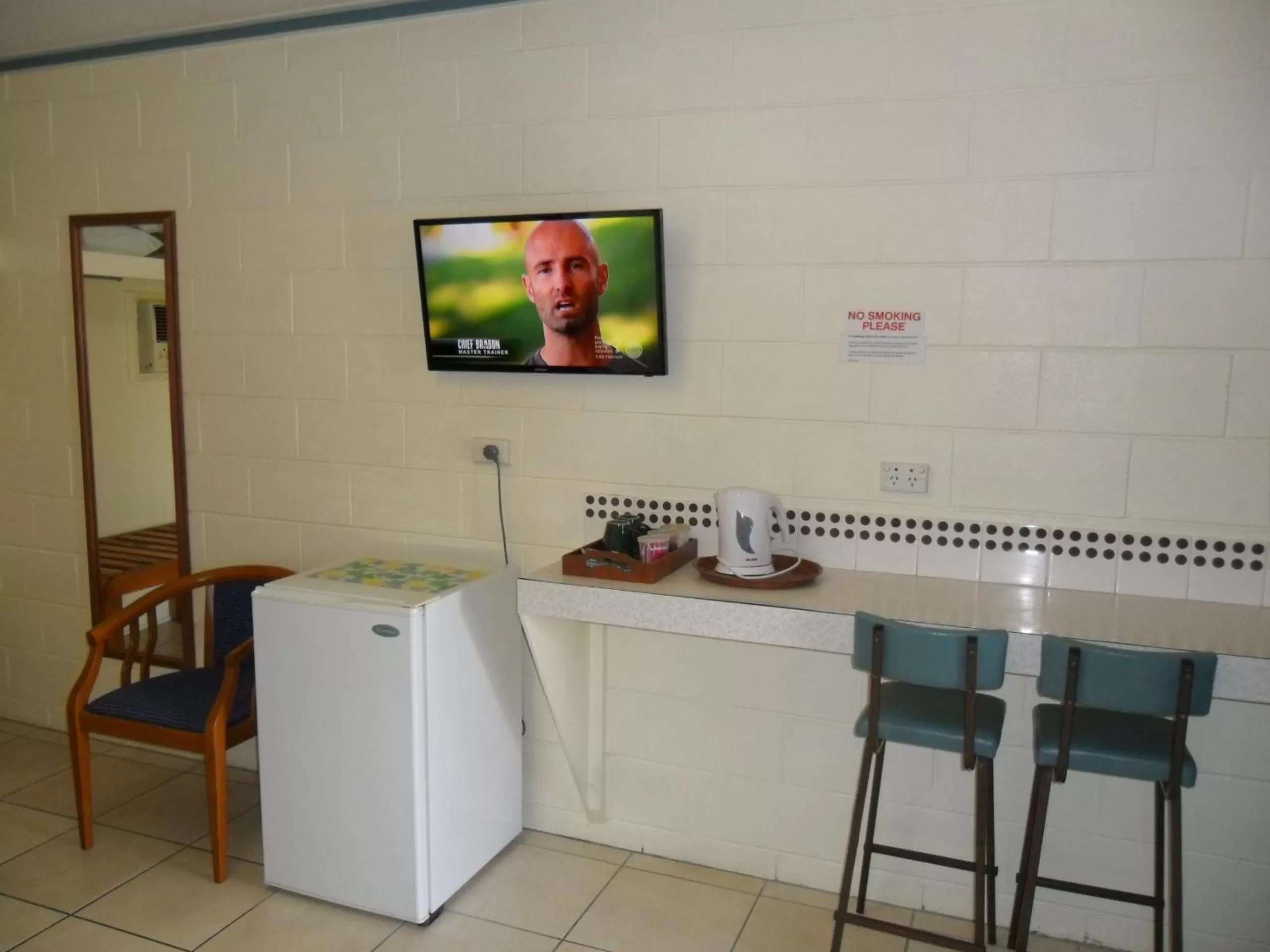 TV/Entertainment Center in Nanango Antler Motel