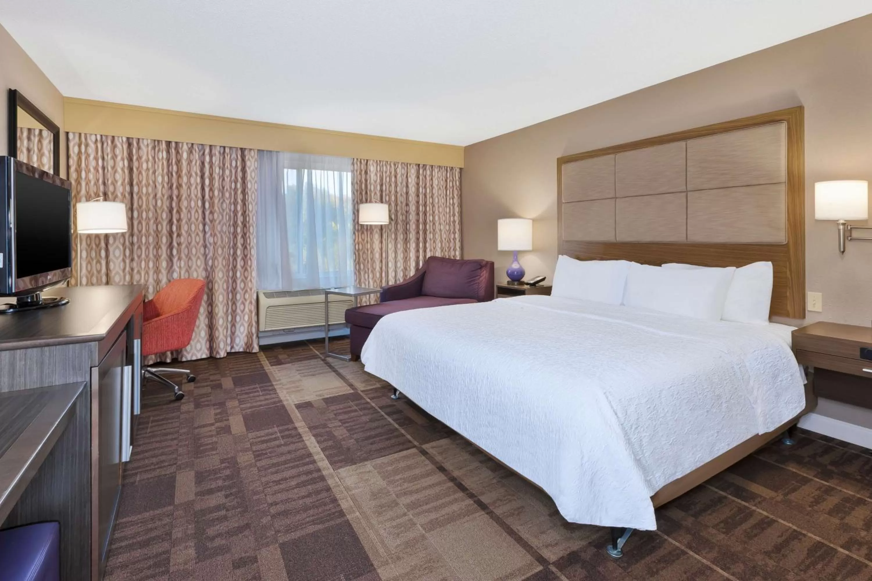 Bed in Hampton Inn Waterbury