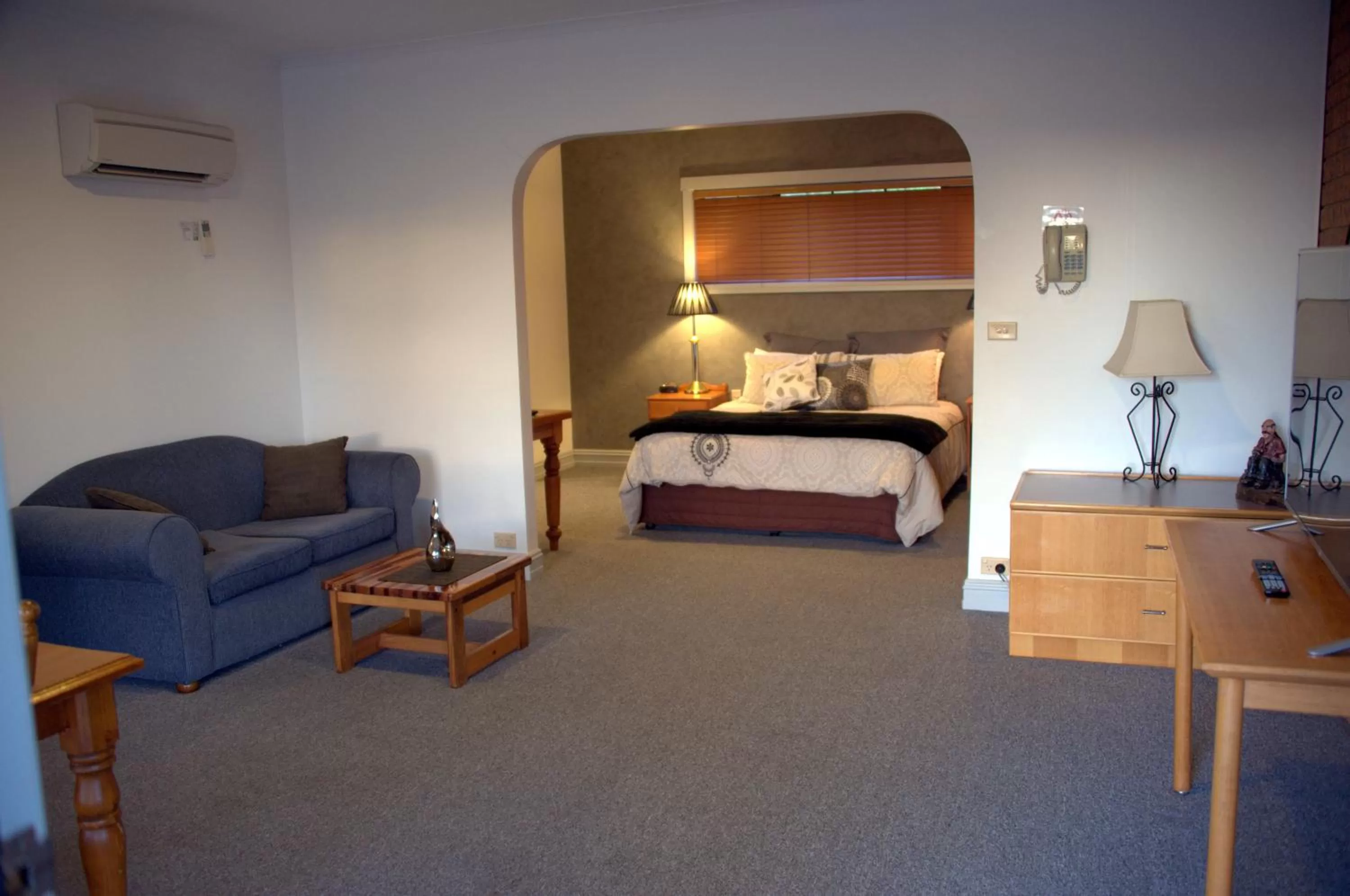 Bridal Suite in Swaggers Motor Inn