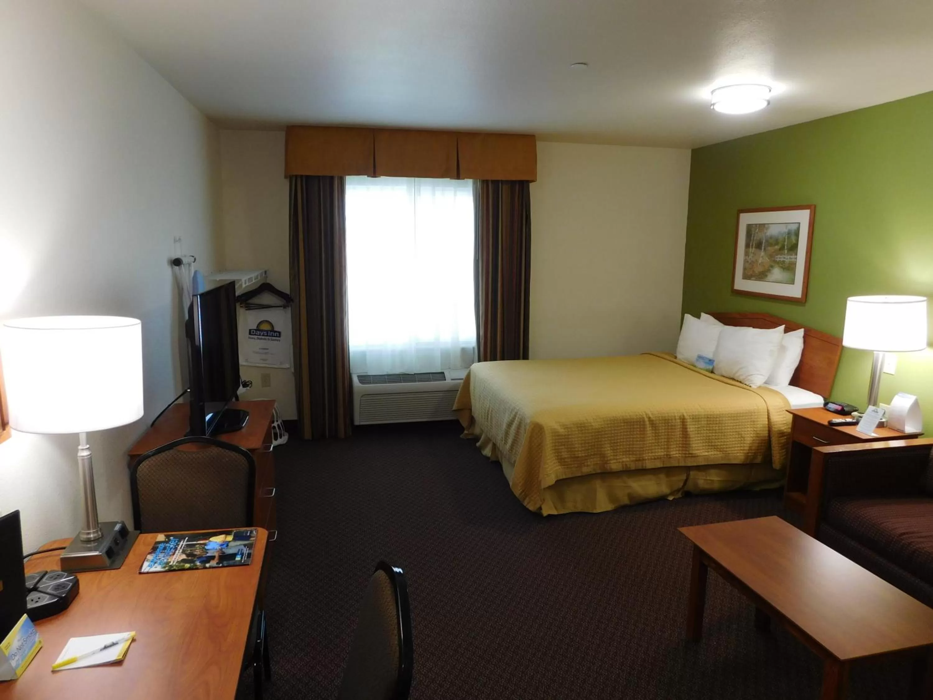 Bedroom, Bed in Days Inn & Suites by Wyndham Rochester South