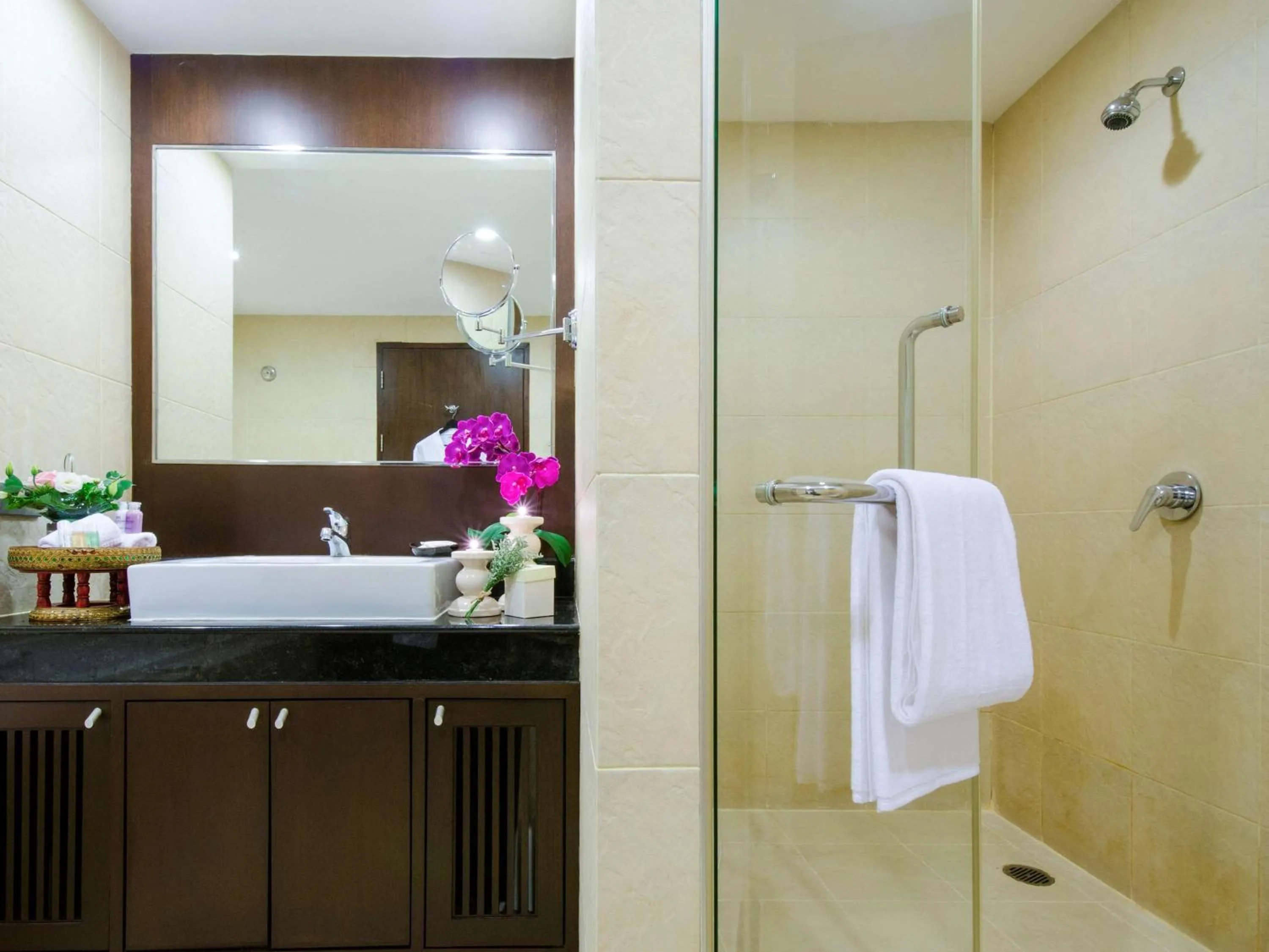 Photo of the whole room in Grand Mercure Bangkok Asoke Residence