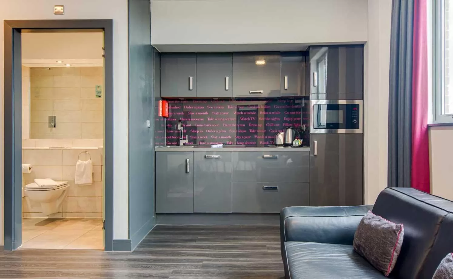 Kitchen or kitchenette in Roomzzz Chester City