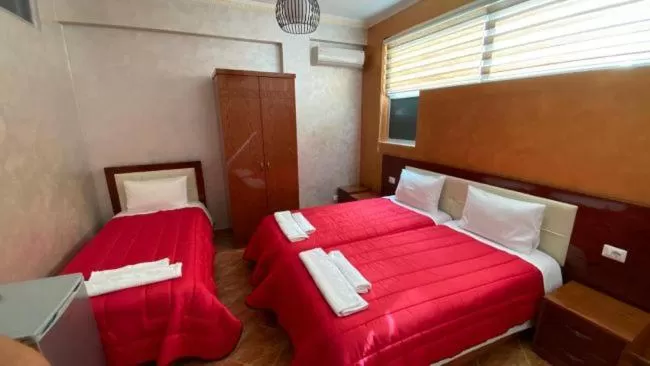 Bed in Kompleksi GJONI