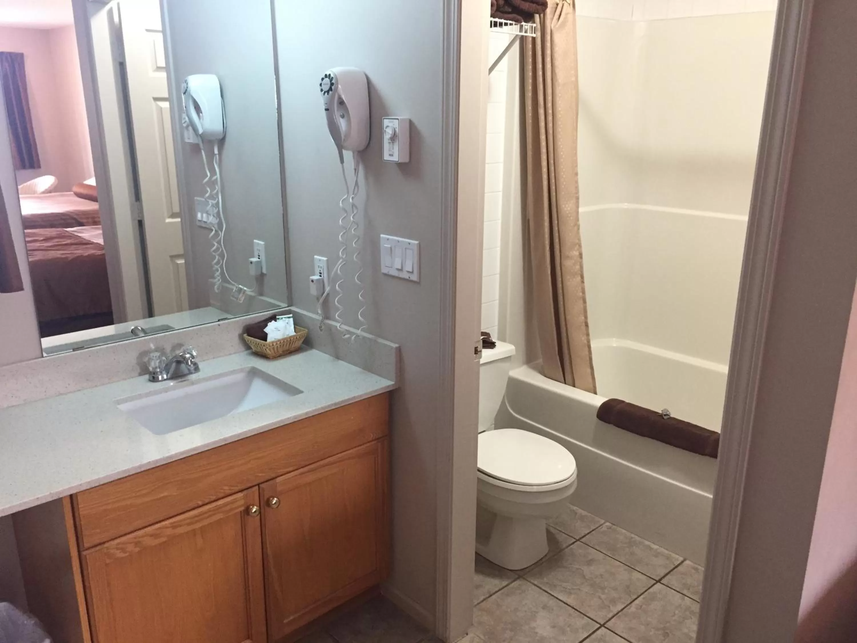 Shower in Avalon Inn