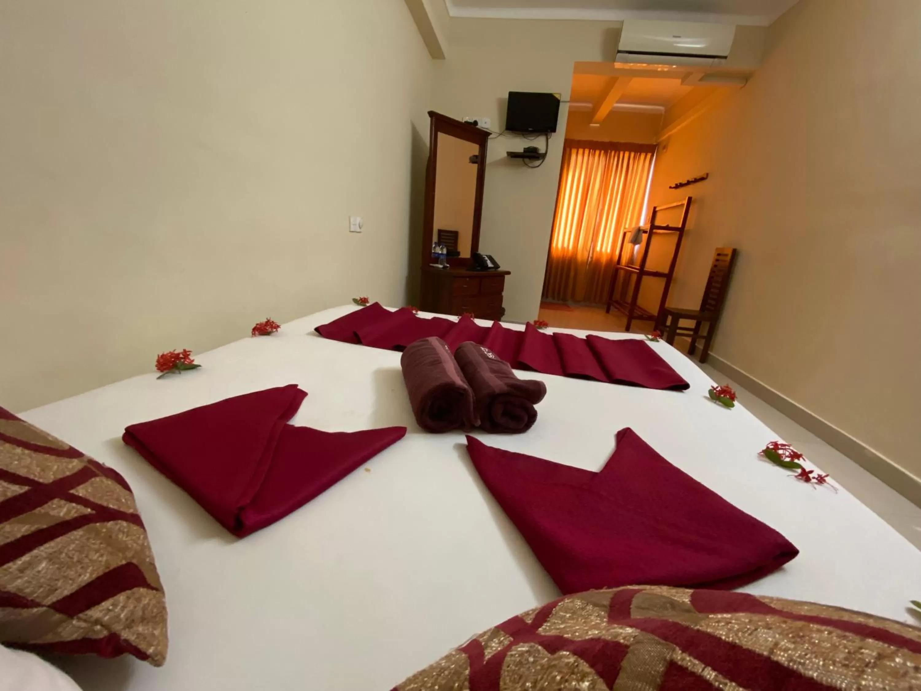 Bed in Yal's Town Inn