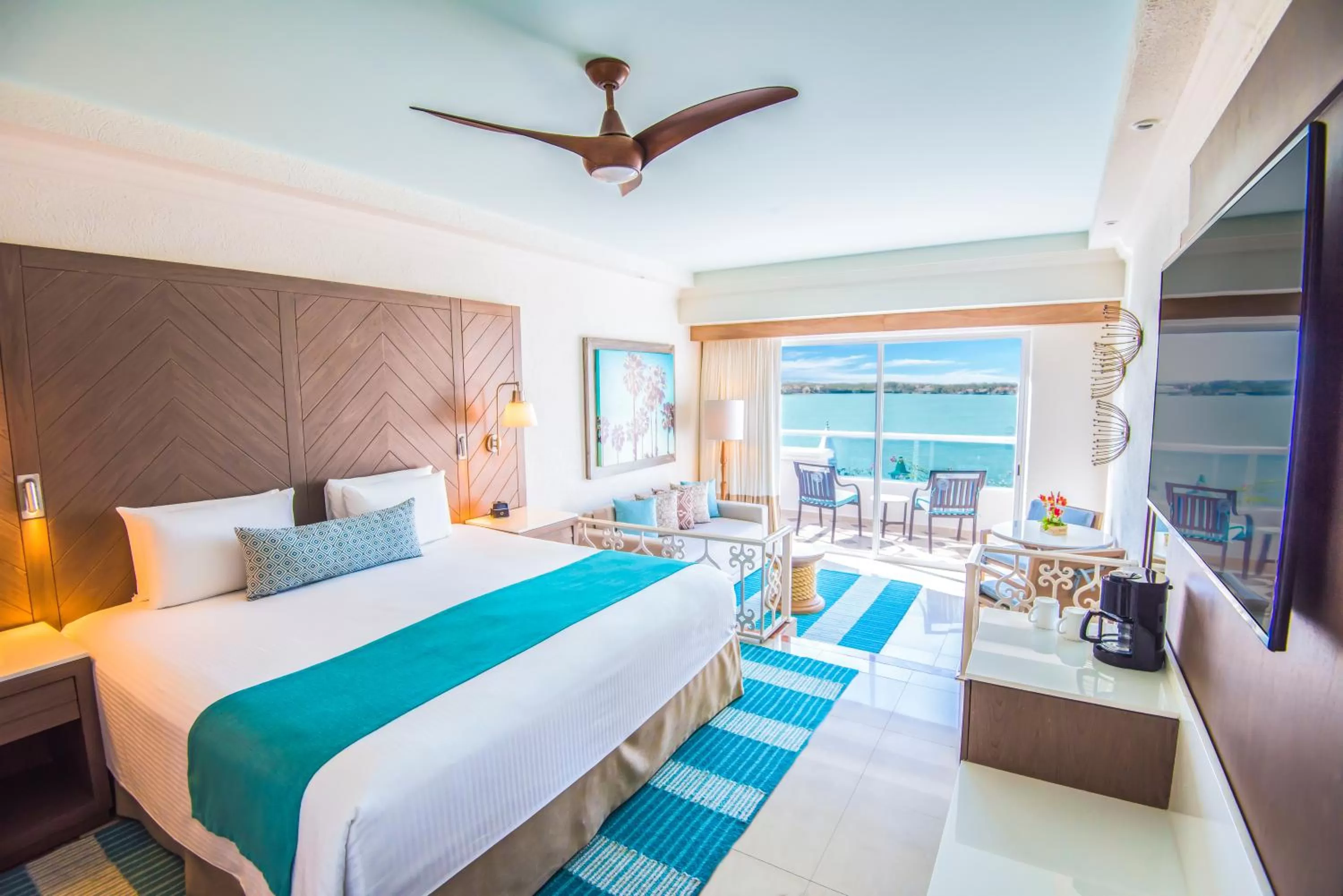TV and multimedia, Bed in Sunscape Cancun All-Inclusive Resort & Spa by Hyatt