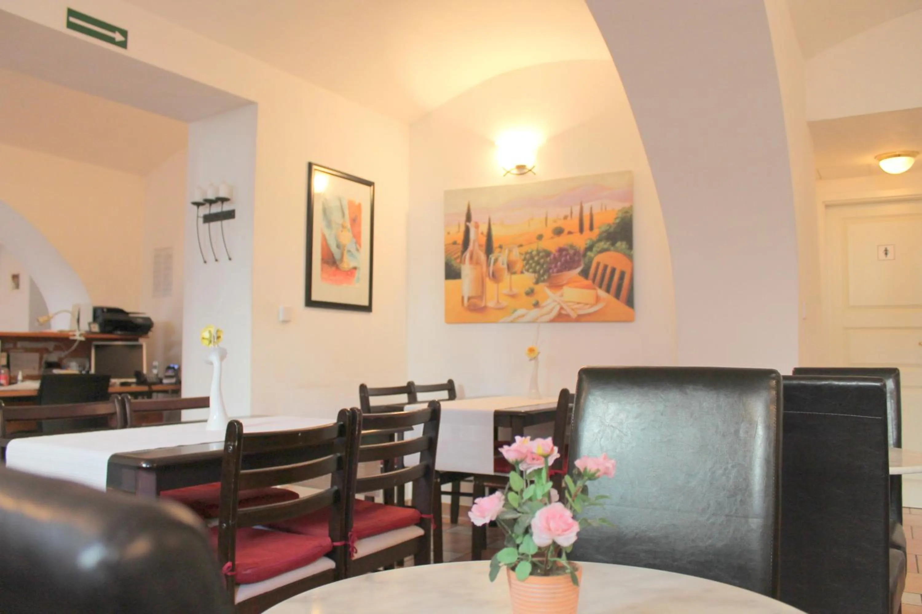 Restaurant/places to eat in Hotel Amelie Berlin