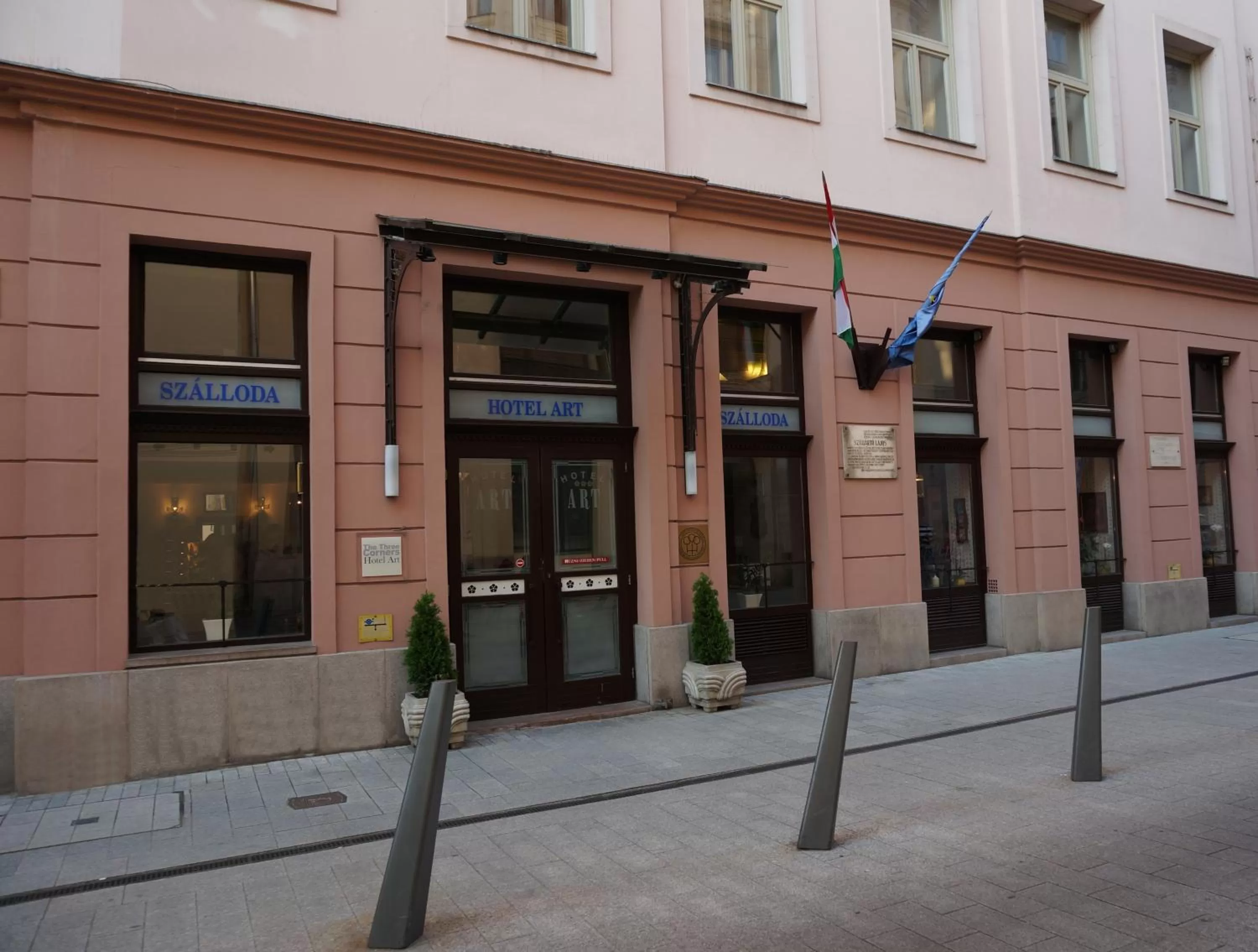 Property building in Three Corners Hotel Art