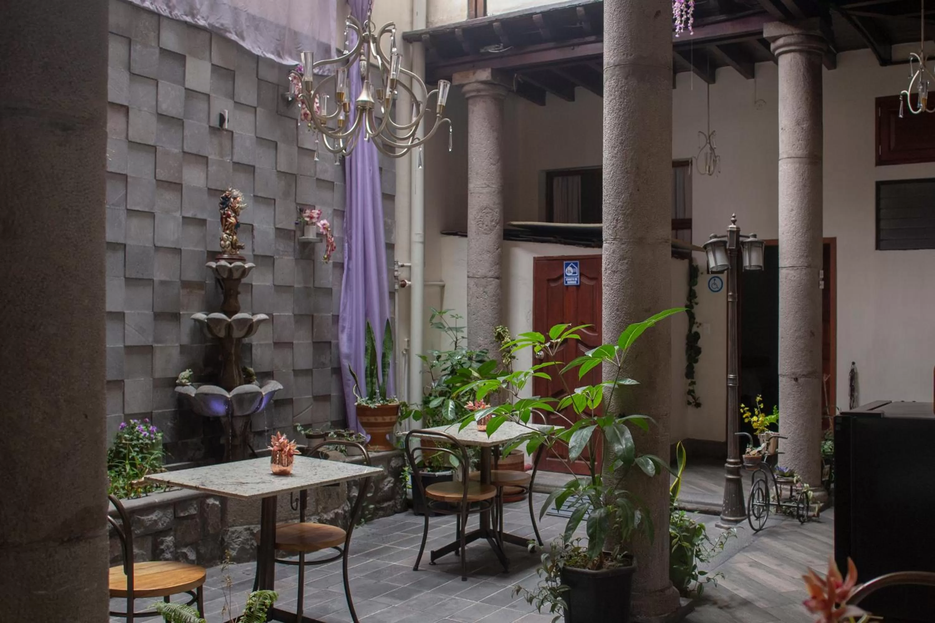 Patio in Hotel Colonial San Agustin