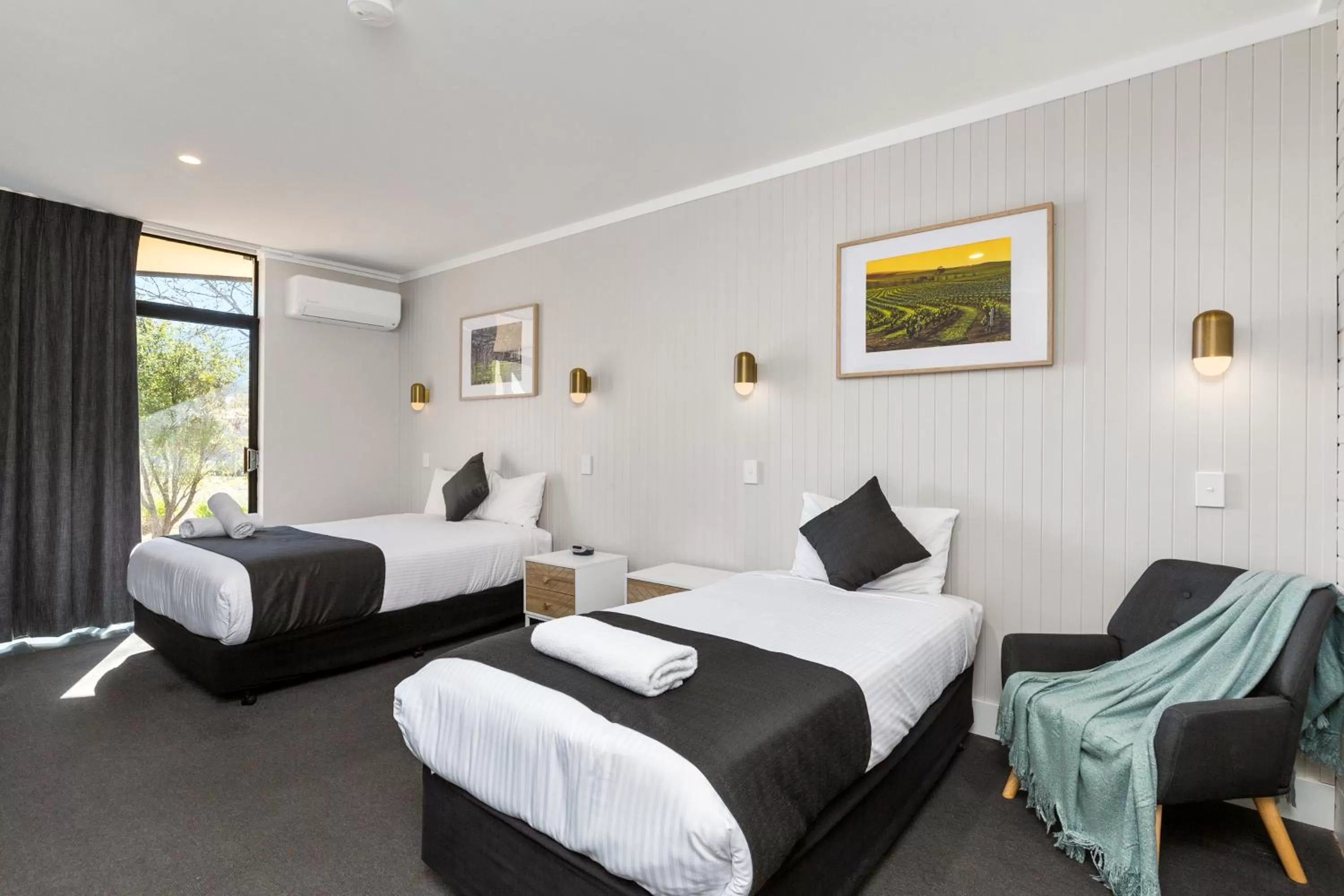 Bed in The Wine Vine Hotel