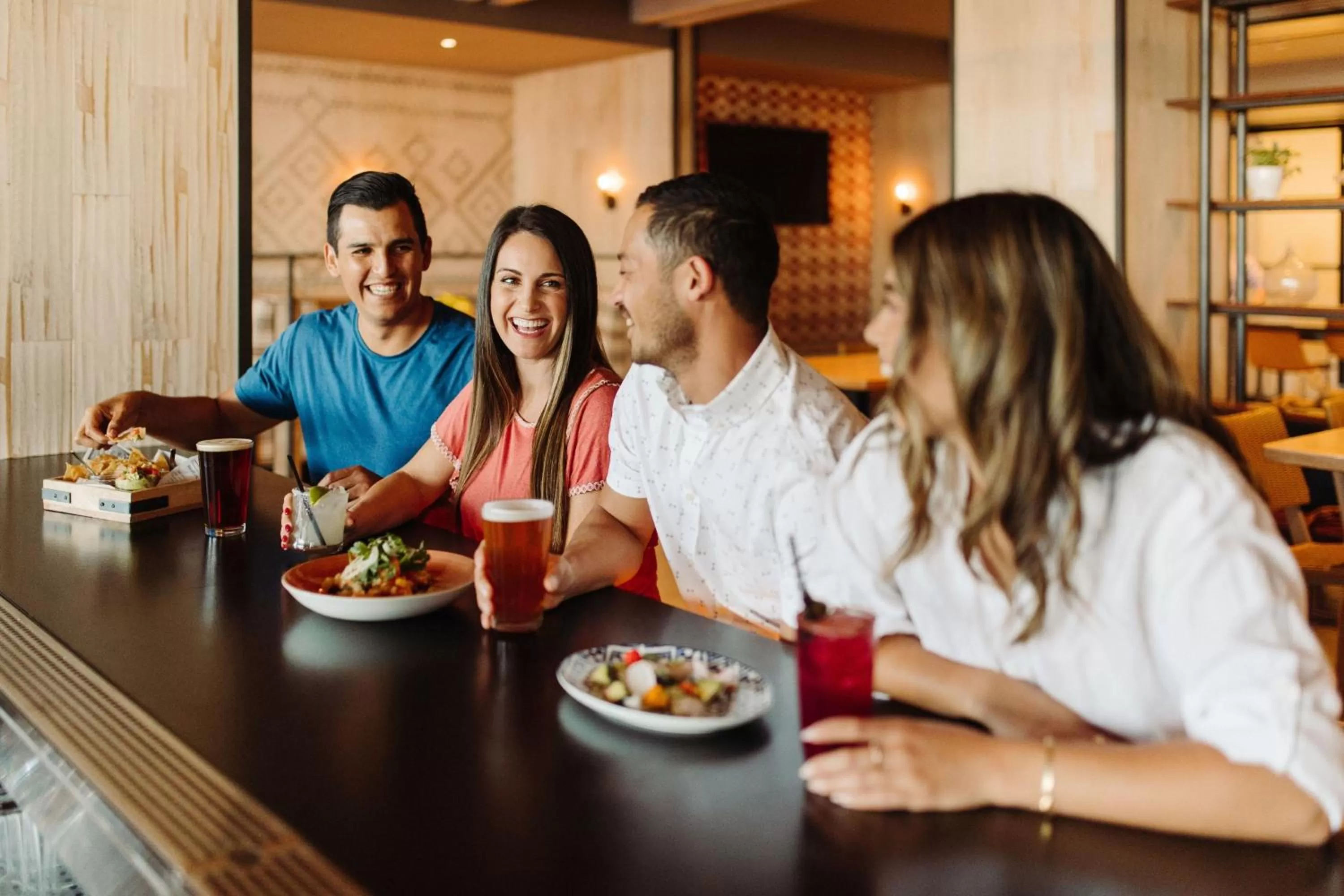 Lounge or bar in Coronado Island Marriott Resort & Spa