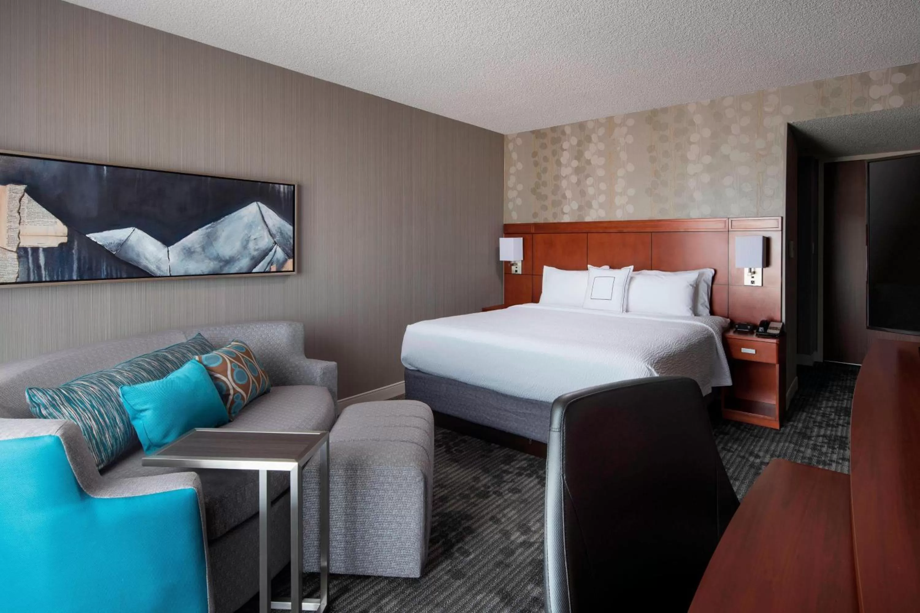 King Room with Roll-in Shower - Mobility and Hearing Accessible in Courtyard by Marriott Denver Airport