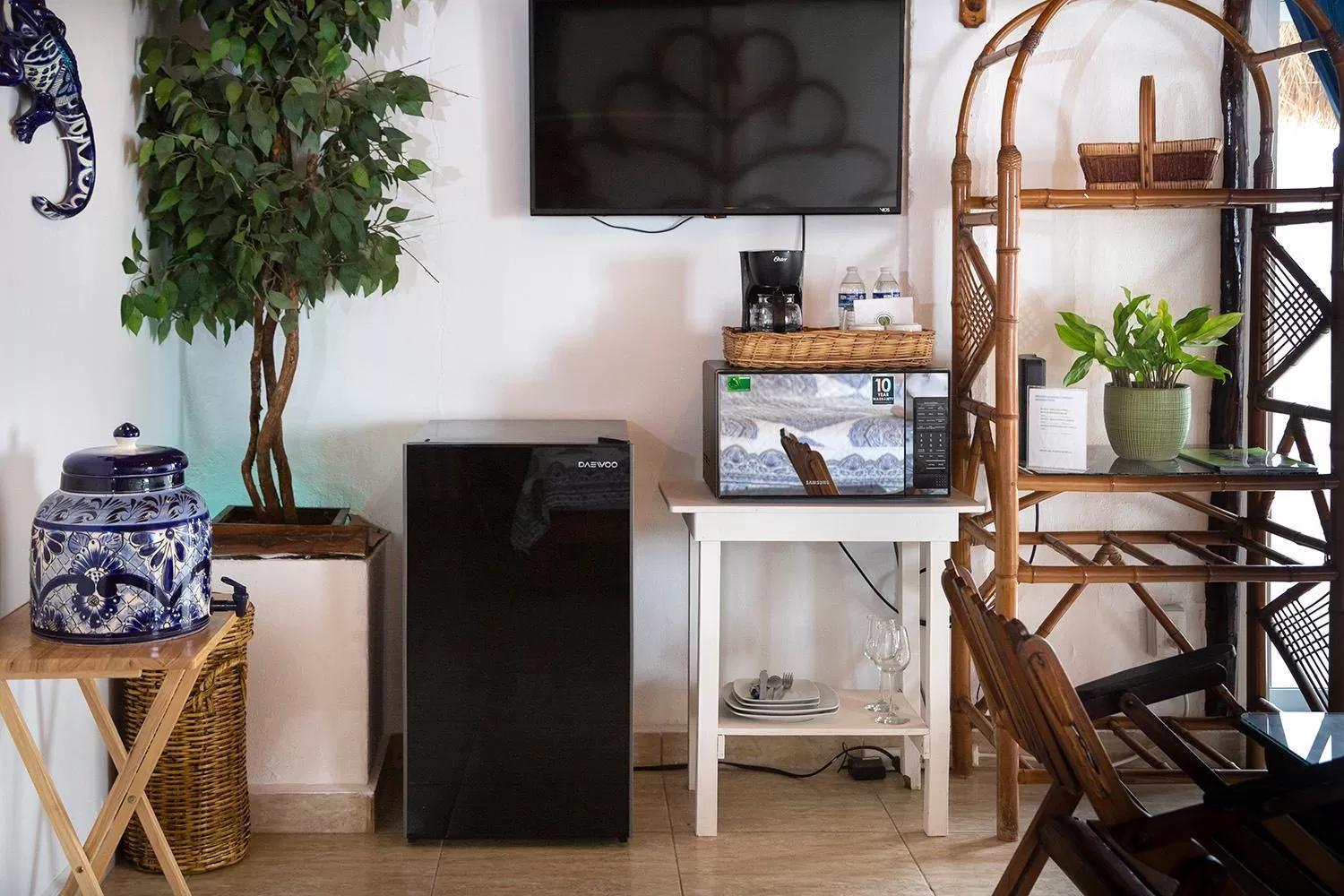 Coffee/tea facilities in Hotel Amar Inn