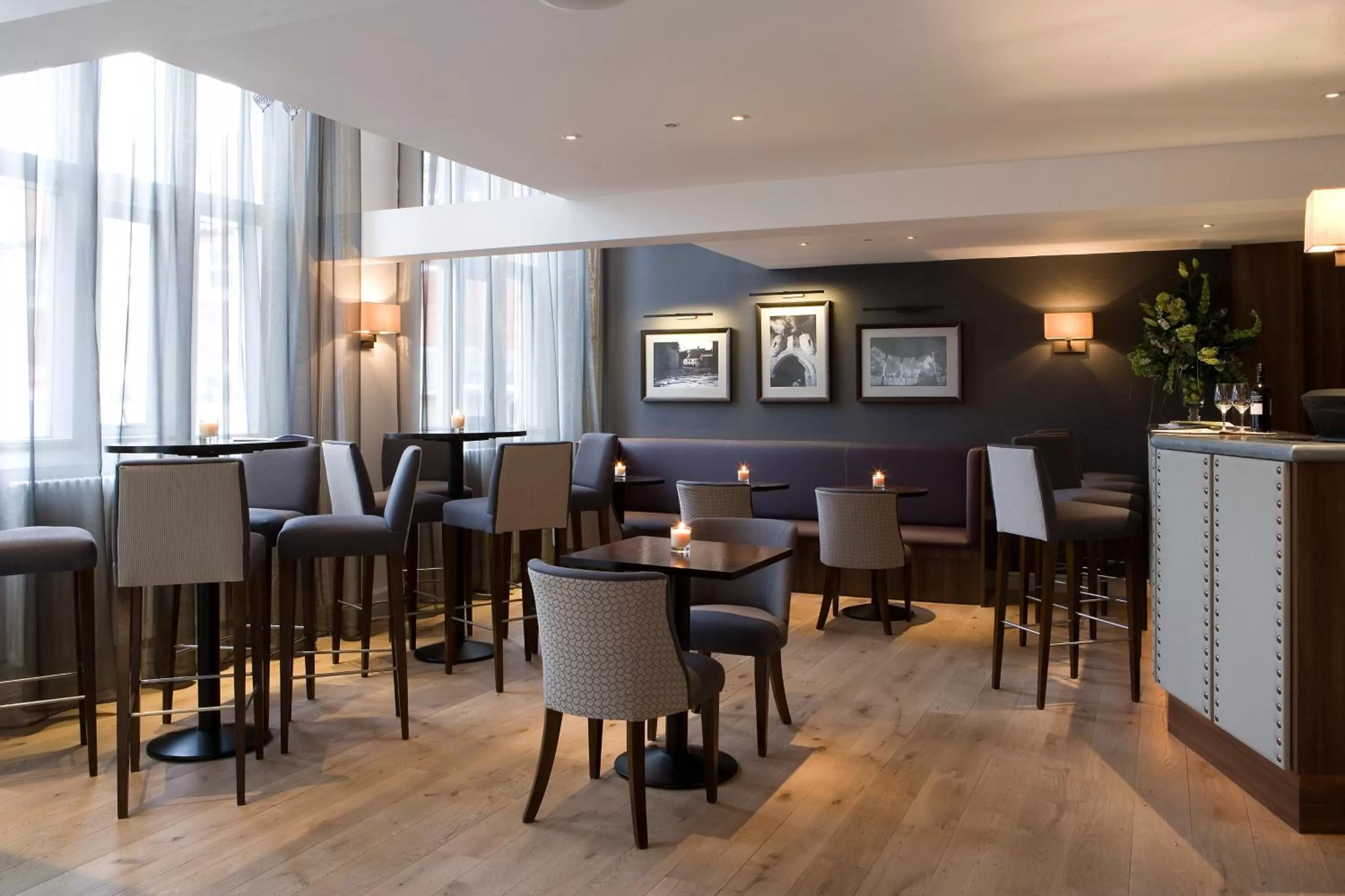 Lounge or bar in Castle Hotel & Apartments