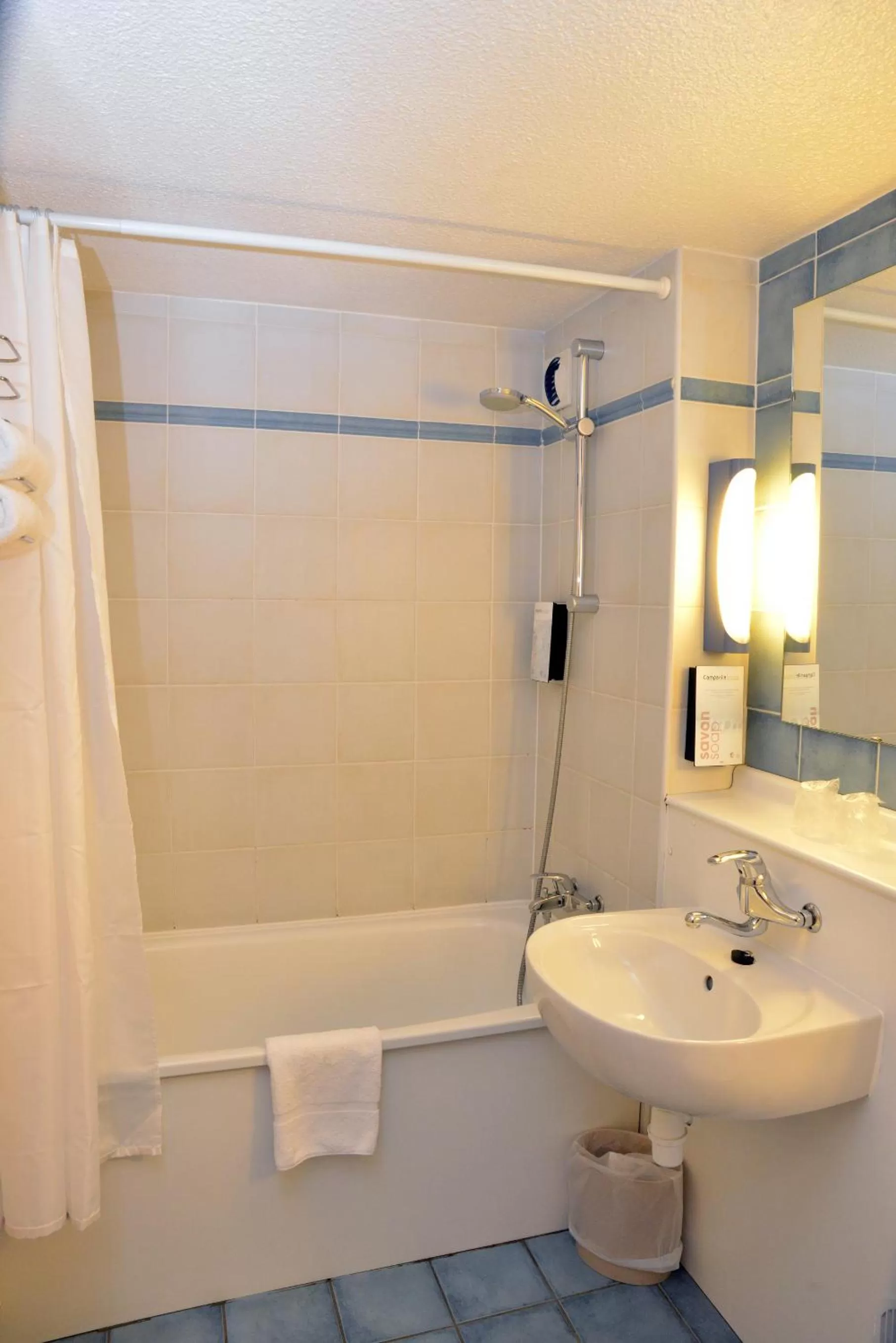 Bathroom in Campanile Brive-La-Gaillarde Ouest