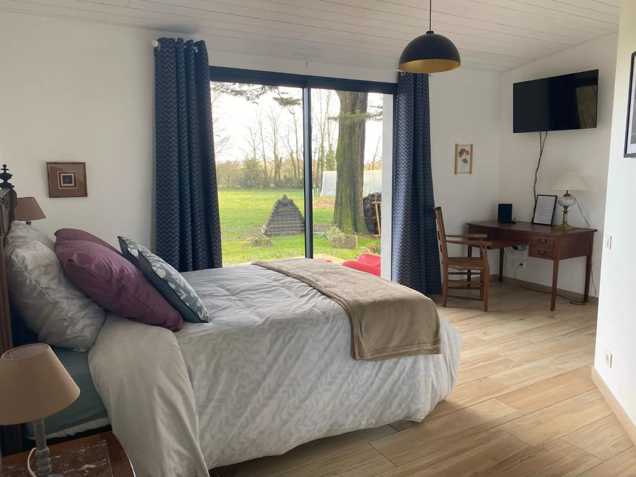 Photo of the whole room, Bed in Le moulin de La Retardière