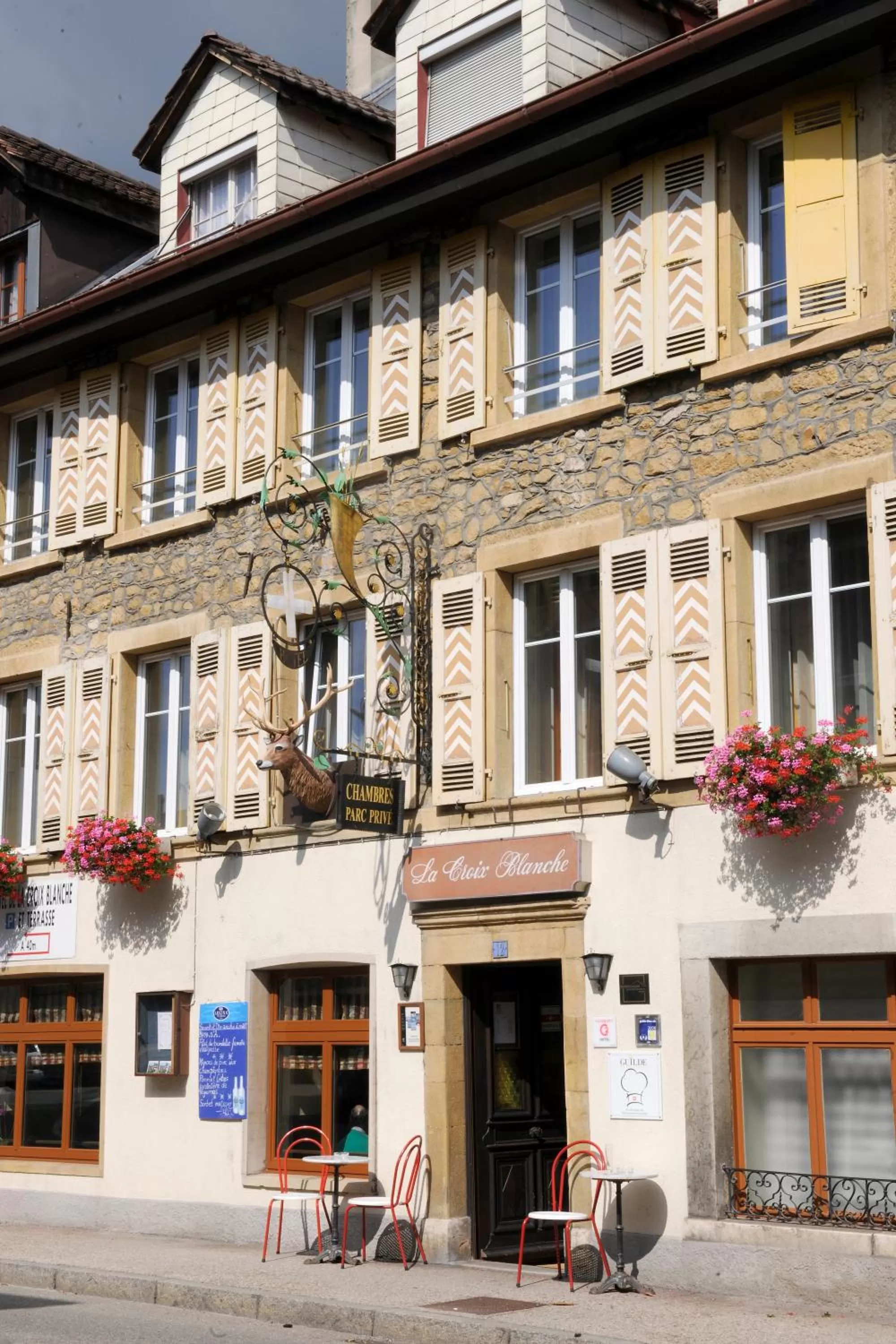Property building in Hôtel de la Croix-Blanche
