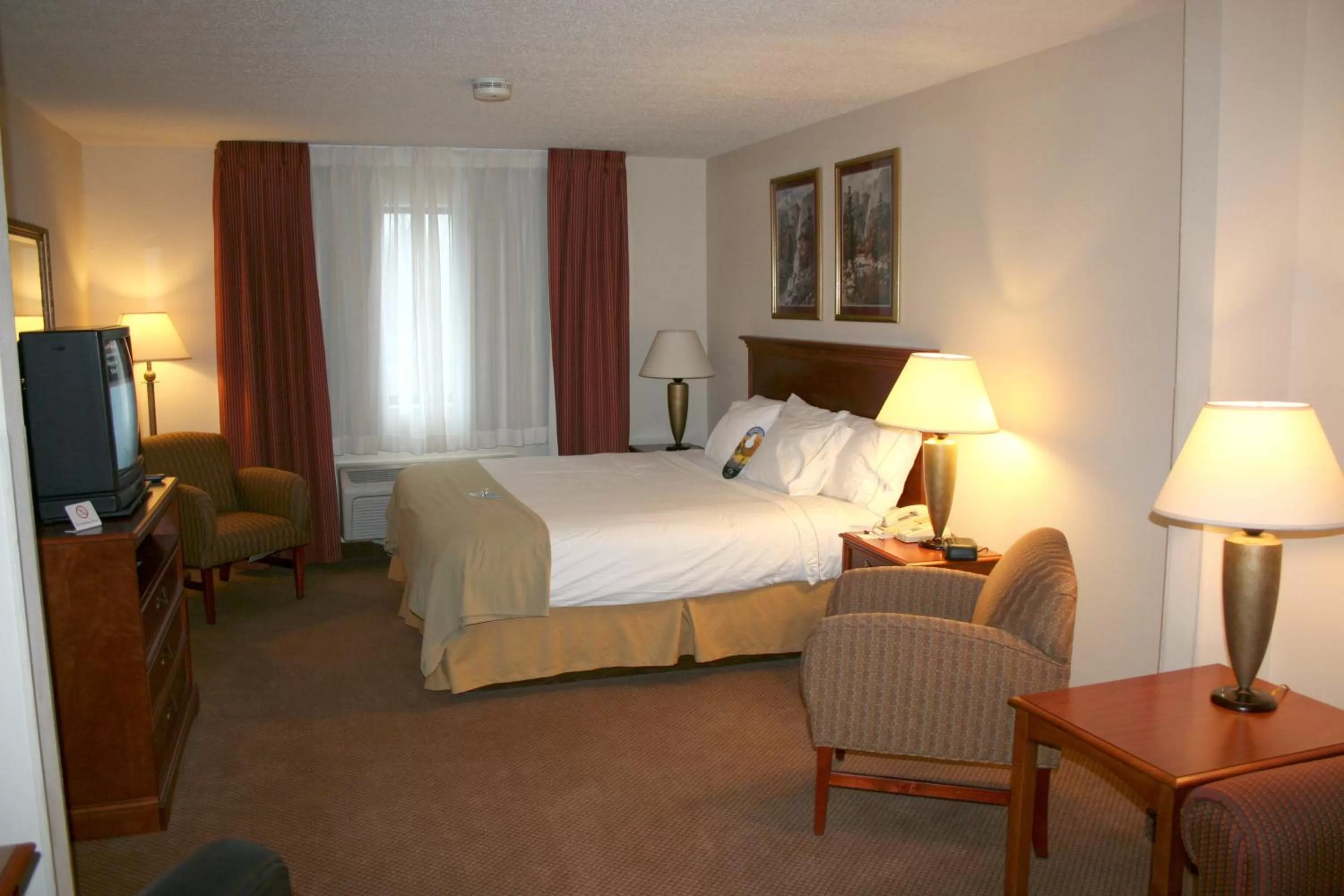 Bedroom, Bed in Baymont by Wyndham Portage