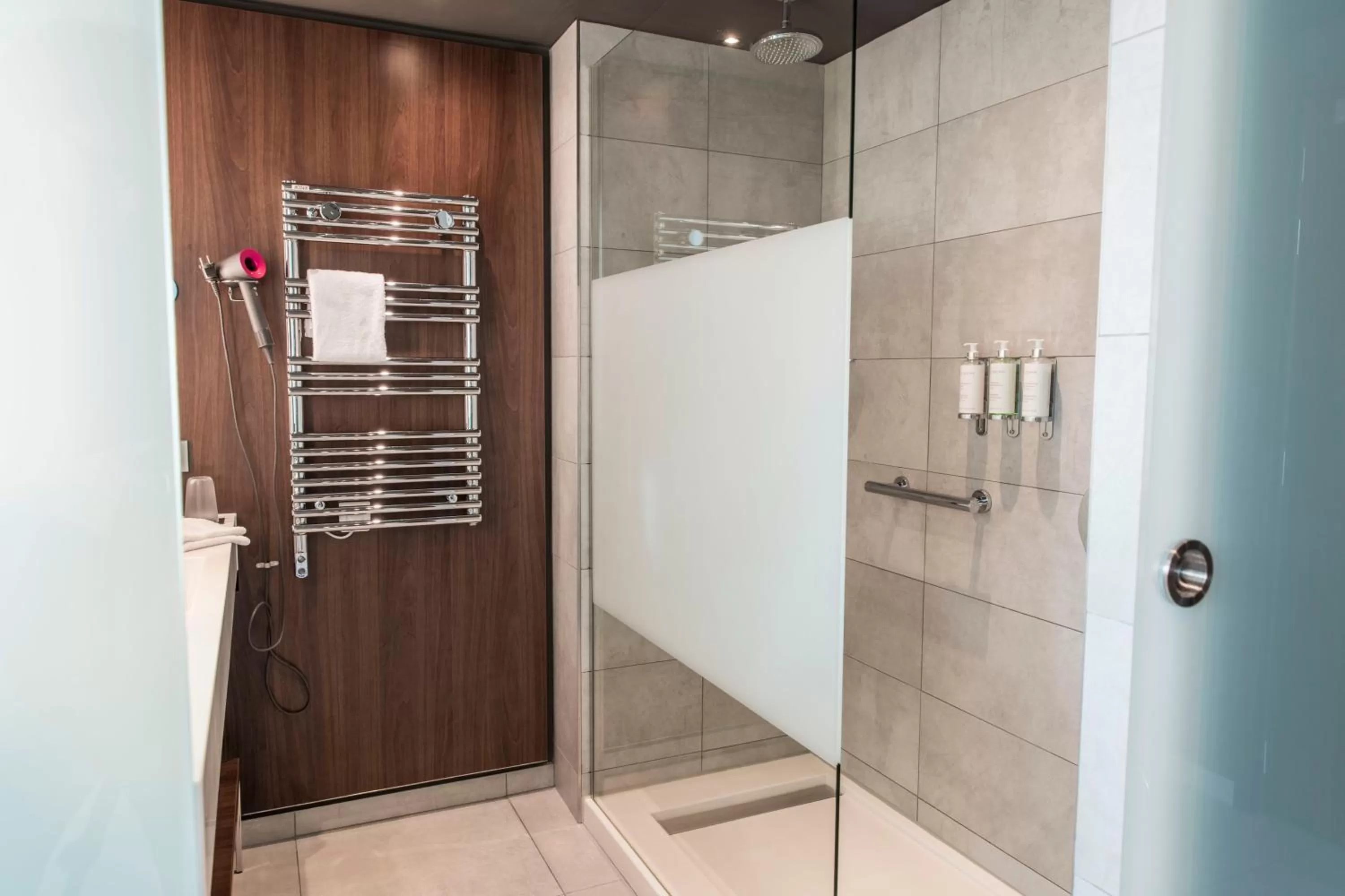 Bathroom in Molitor Hotel & Spa Paris - MGallery Collection