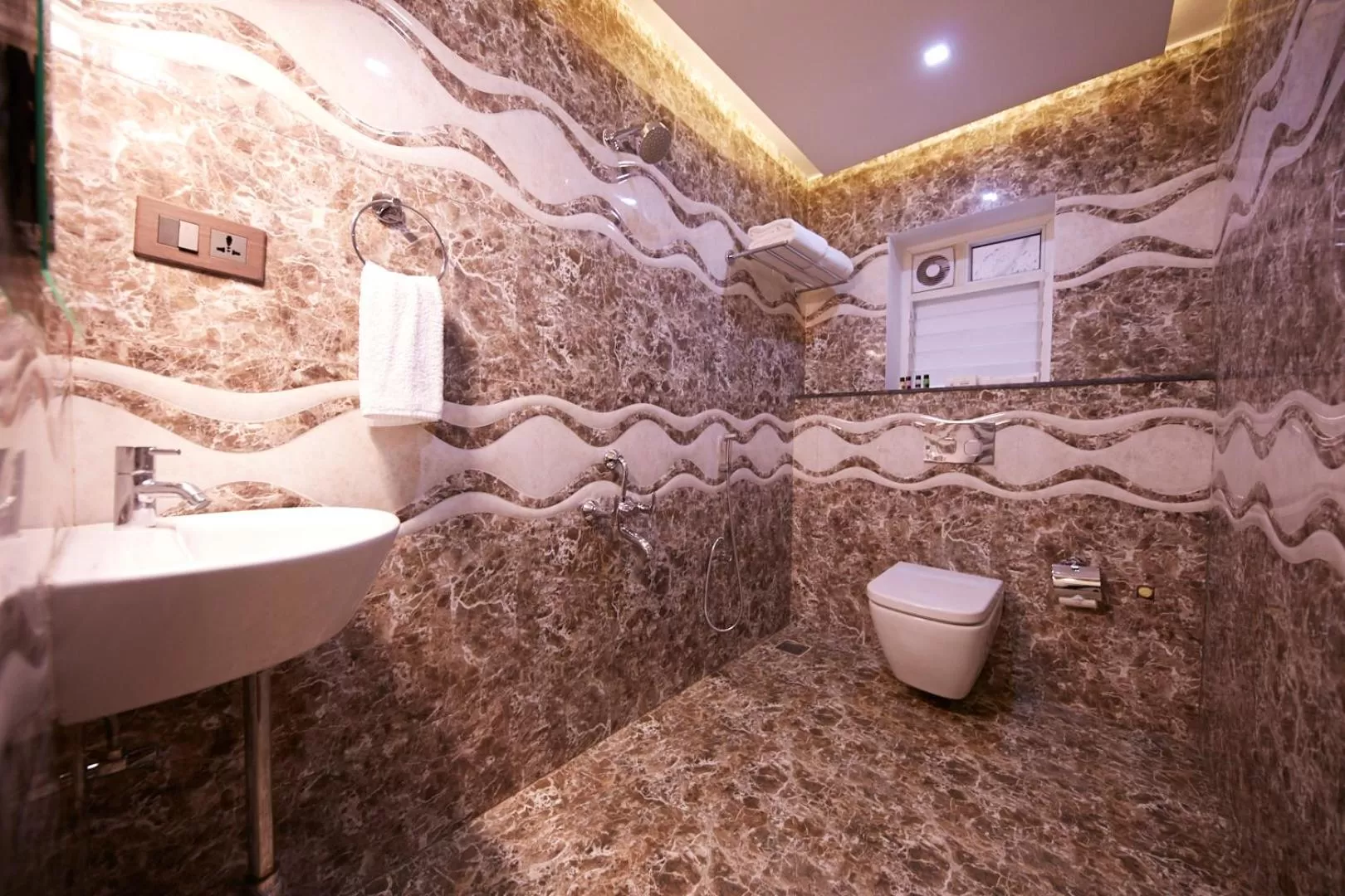 Bathroom in Al Noor Palace Business Class Hotel