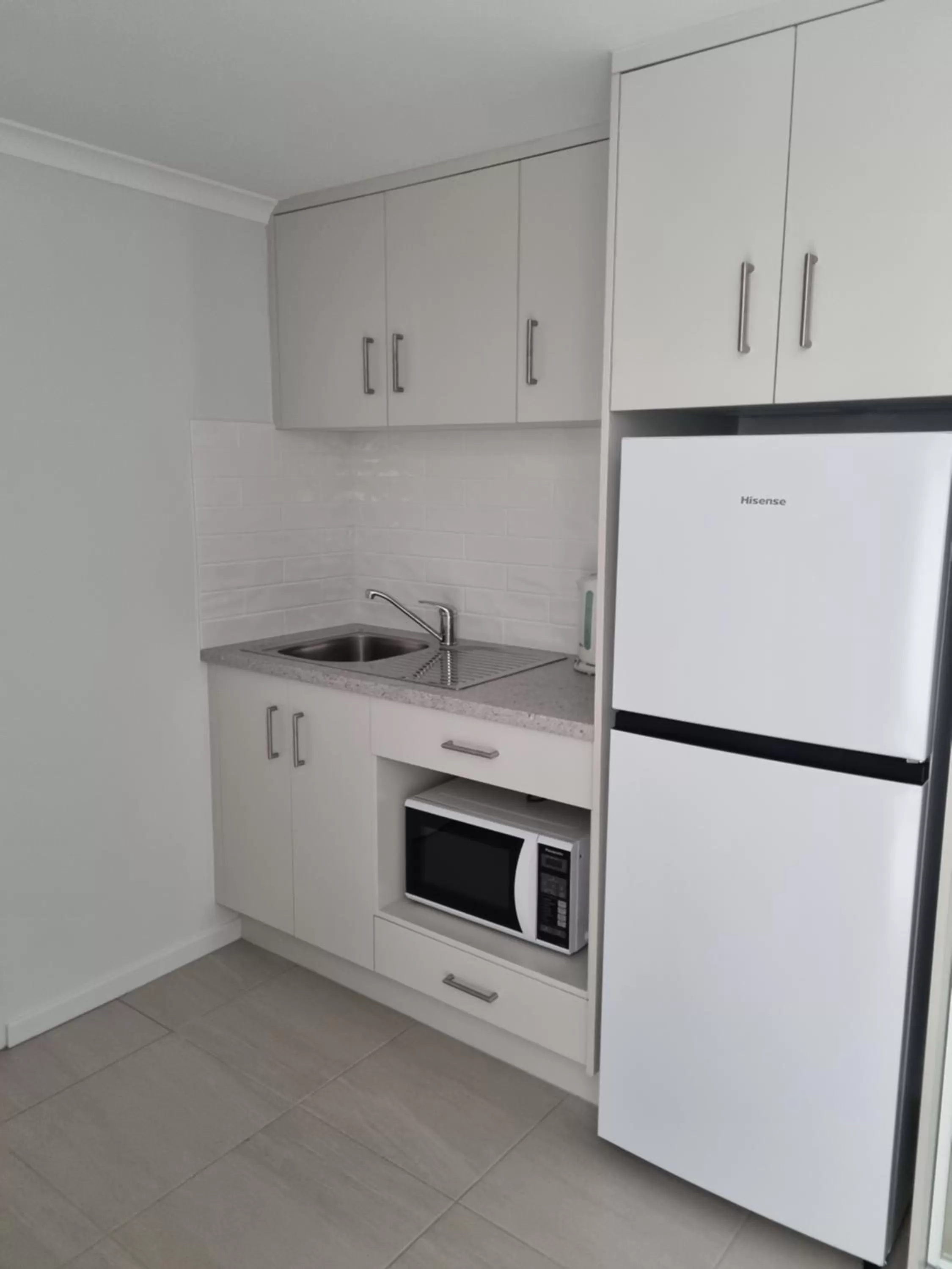 Kitchen or kitchenette in Rockhampton Serviced Apartments