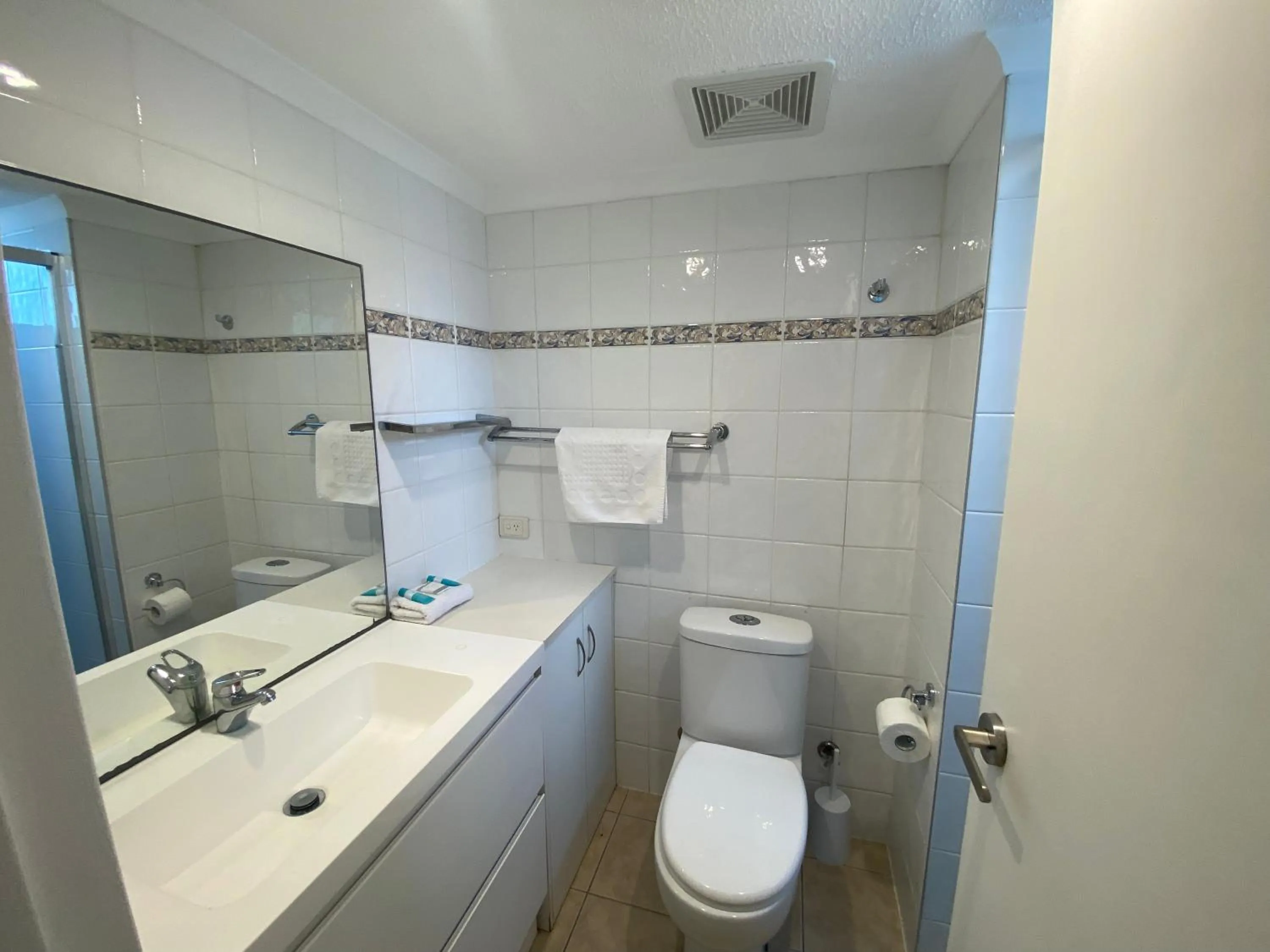 Toilet in Enderley Gardens Resort