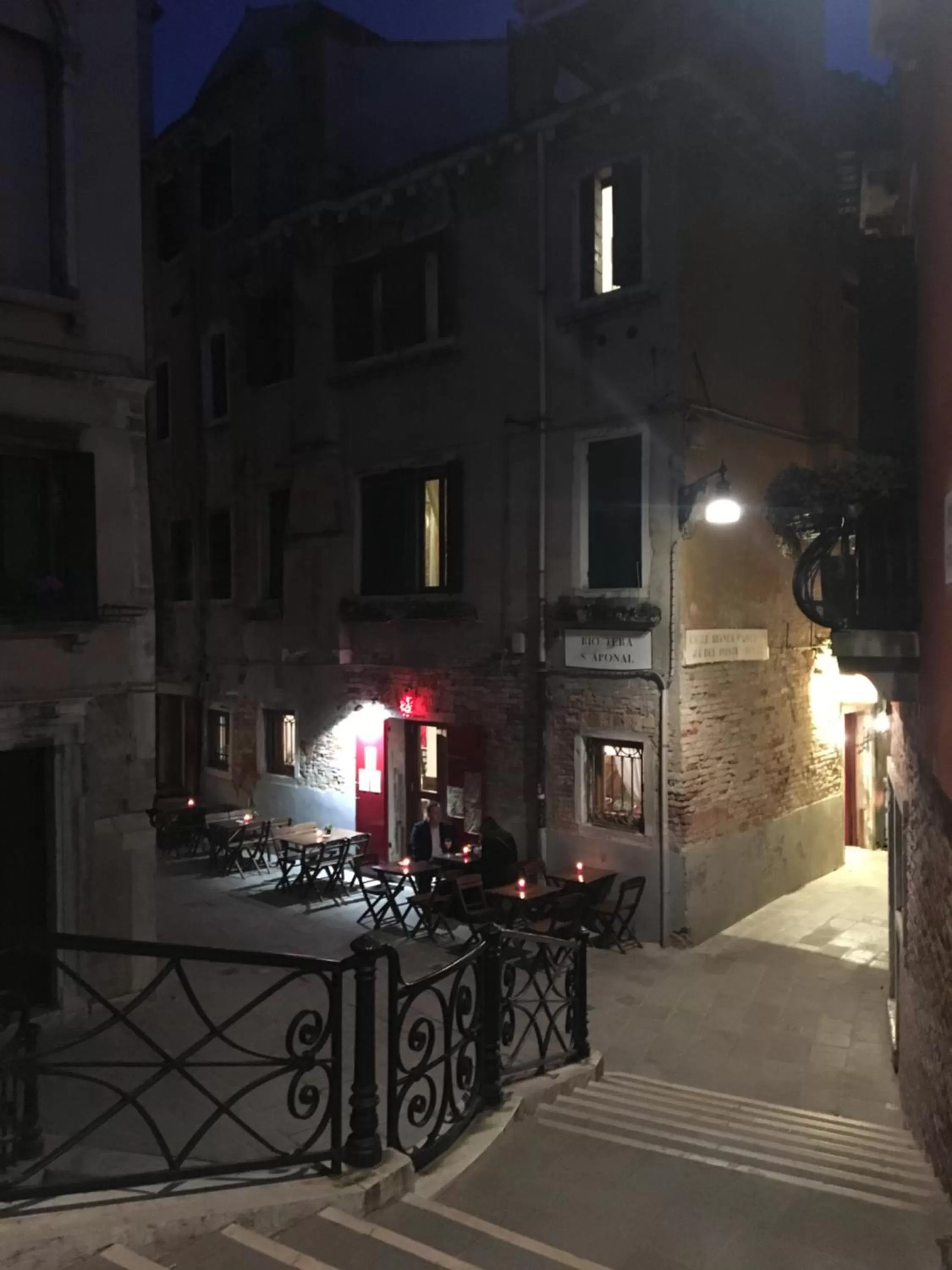 Neighbourhood in Bianca Cappello House