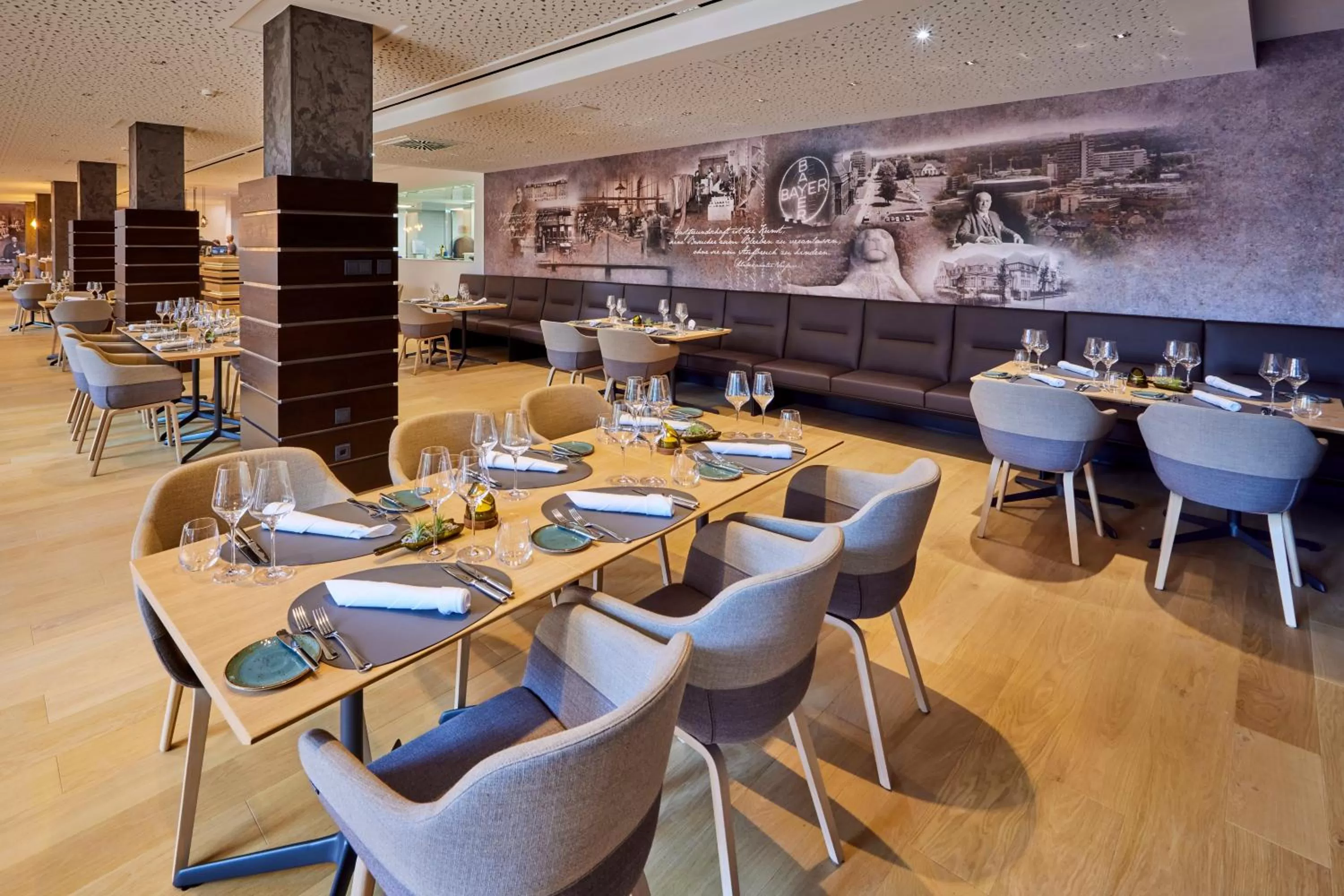 Restaurant/places to eat in Kasino Hotel