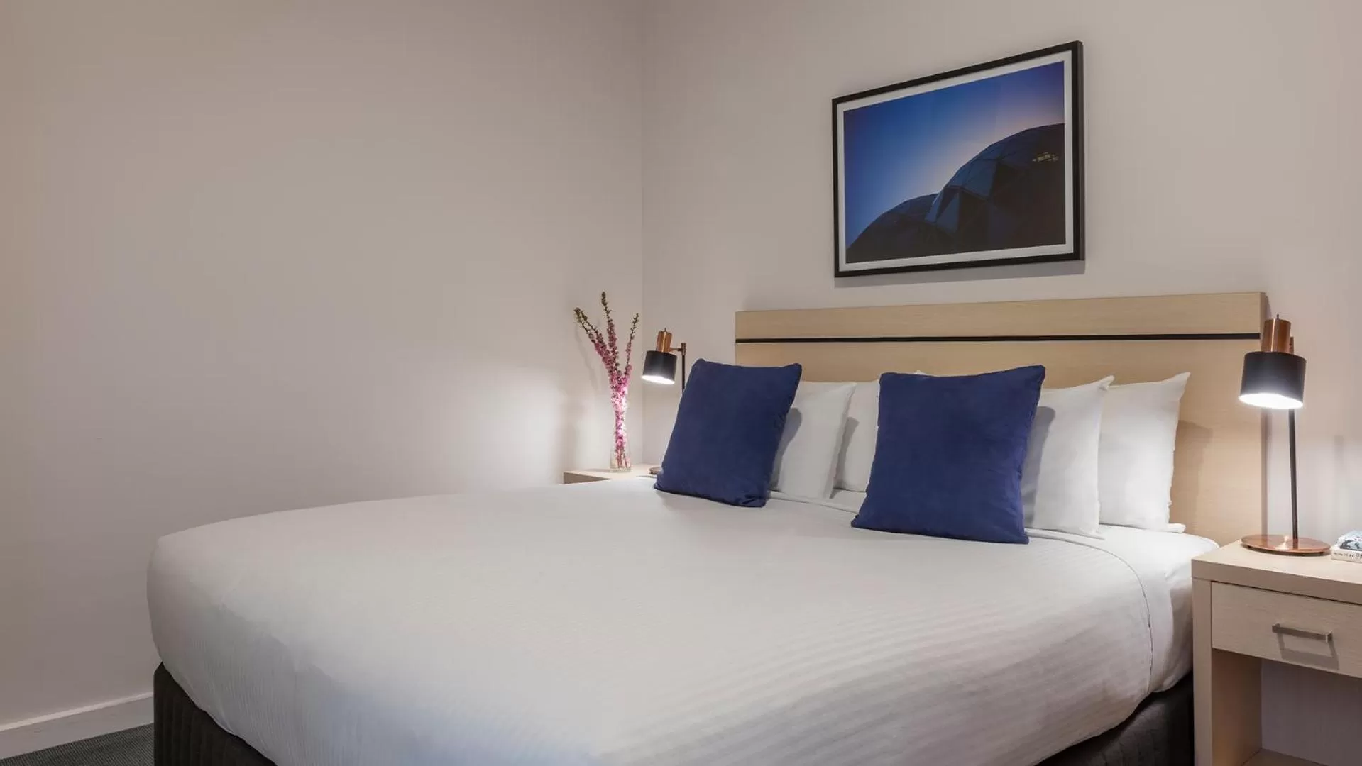 One-Bedroom Apartment in Oaks Melbourne on Market Hotel