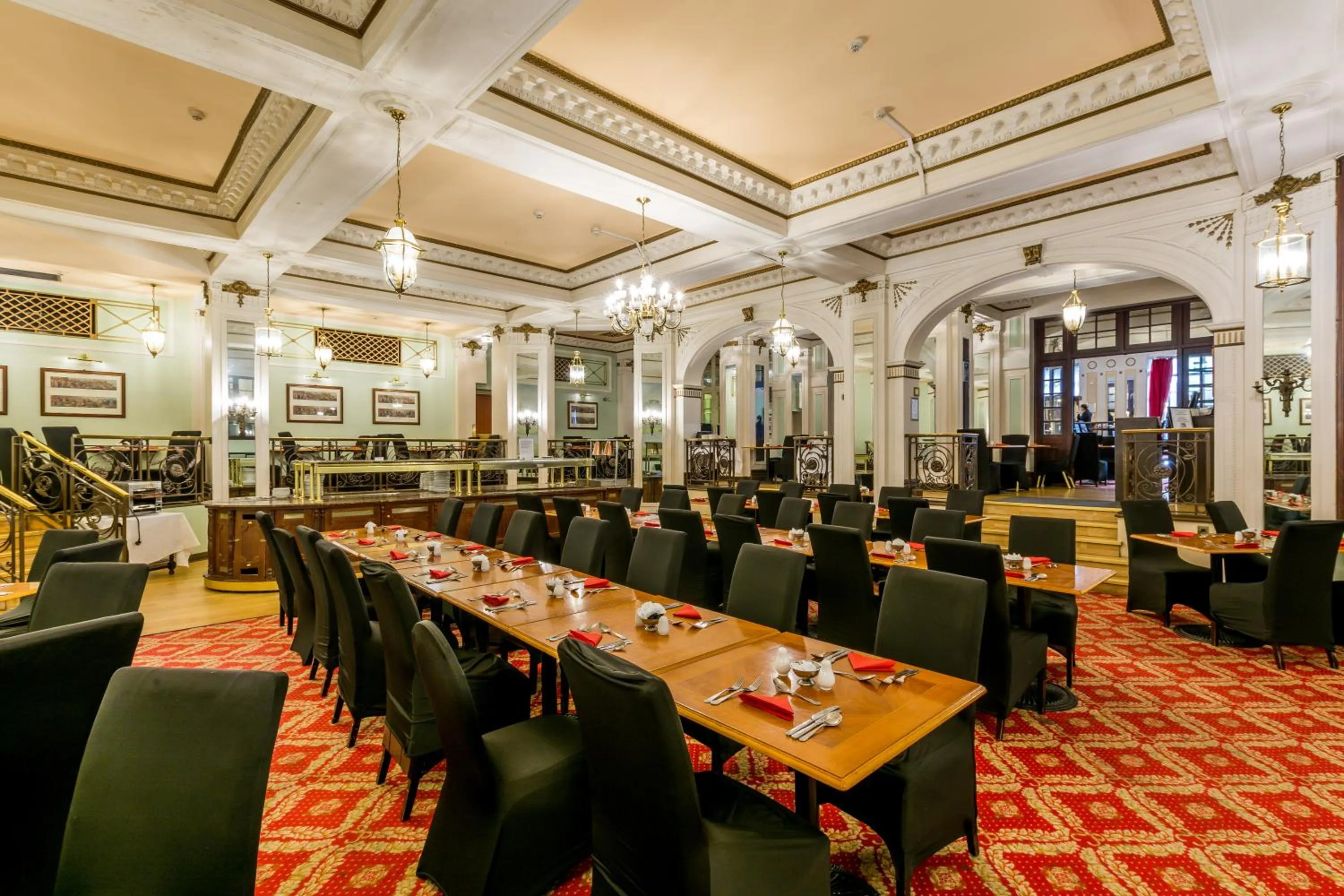 Restaurant/places to eat in Adelphi Hotel