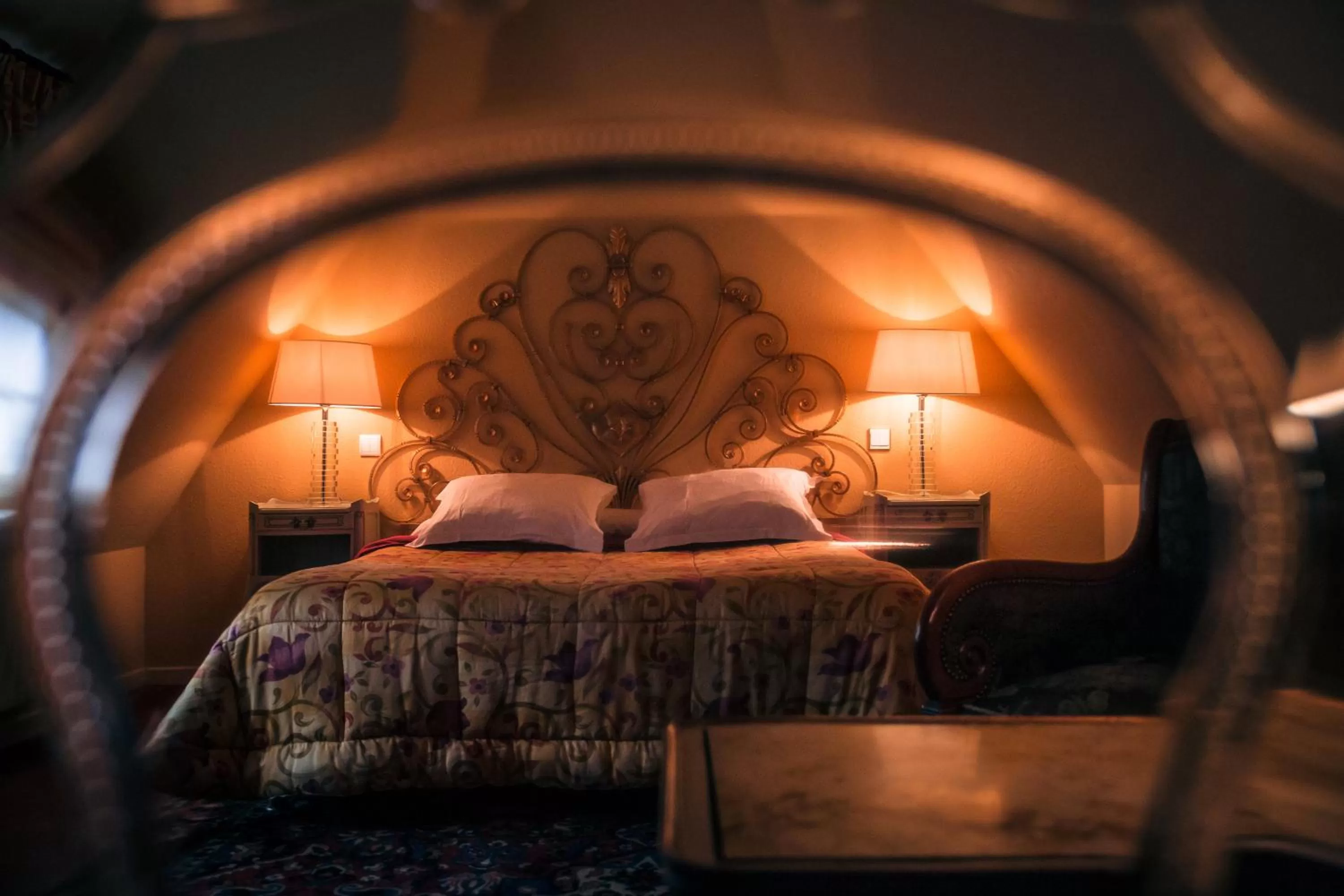 Bed in Hôtel des Deux Clefs