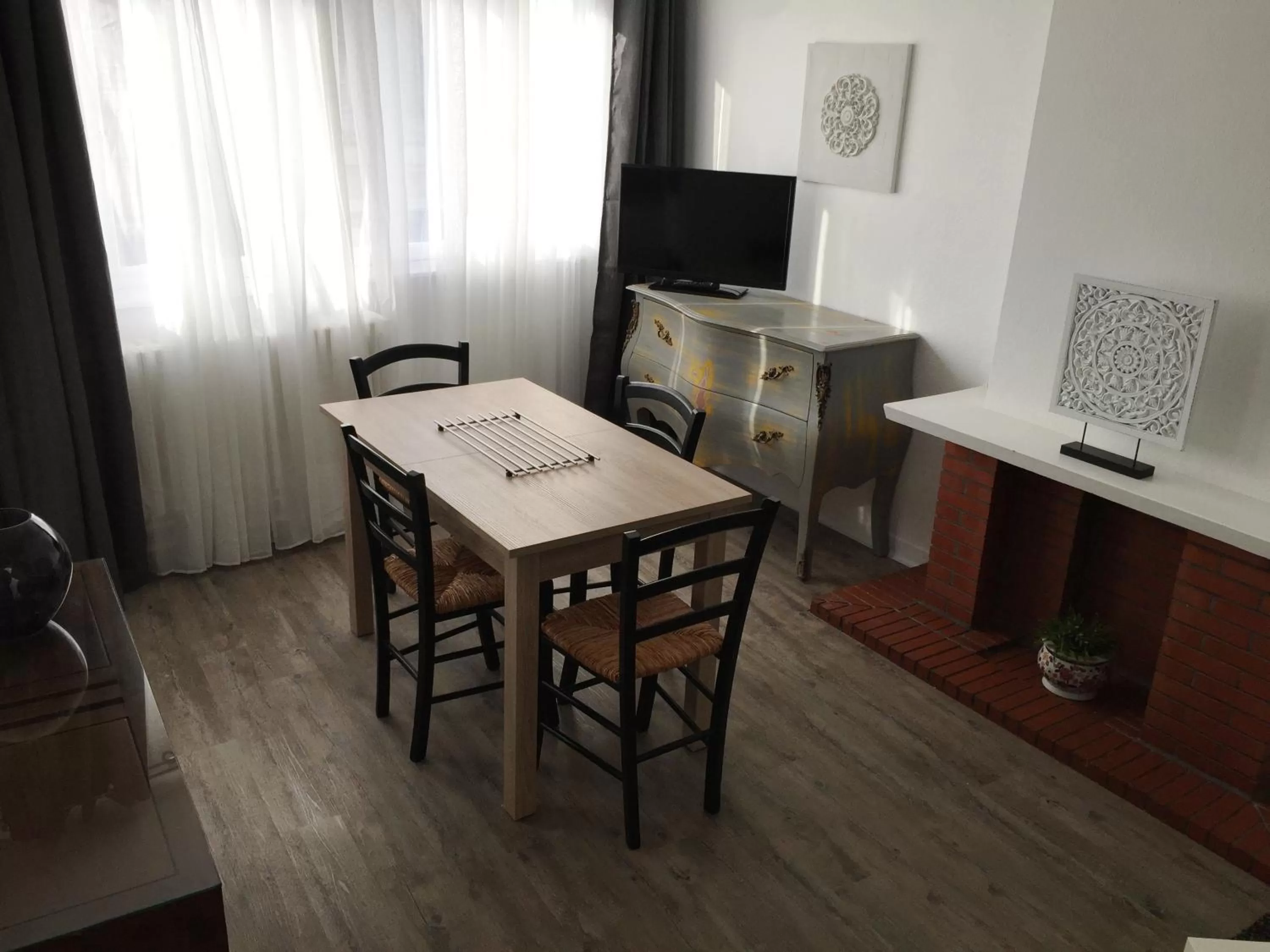 TV/Entertainment Center in Résidence et Chambres d'Hôtes de La Porte d'Arras