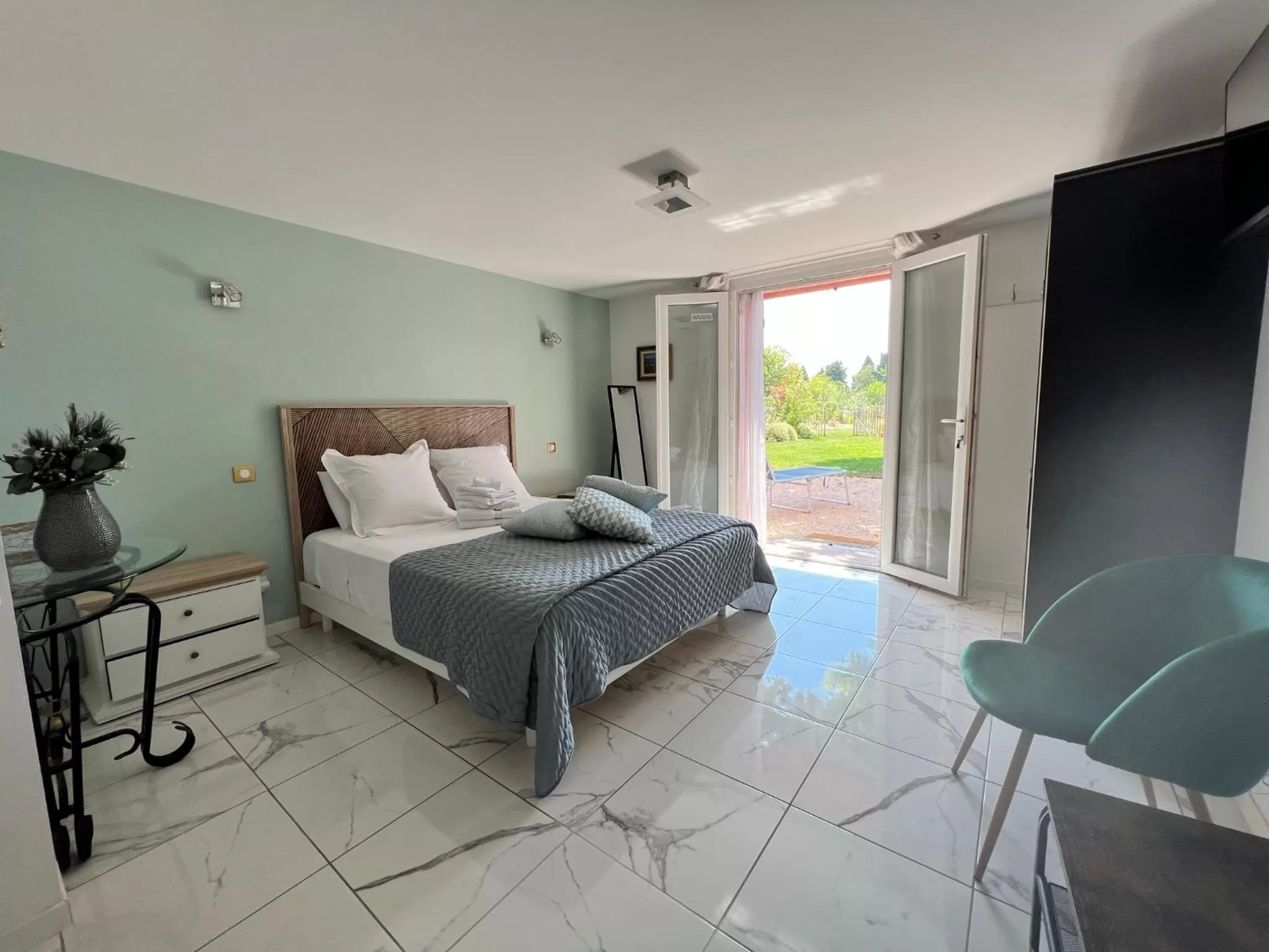 Photo of the whole room in BASTIDE DES MARTELIERES