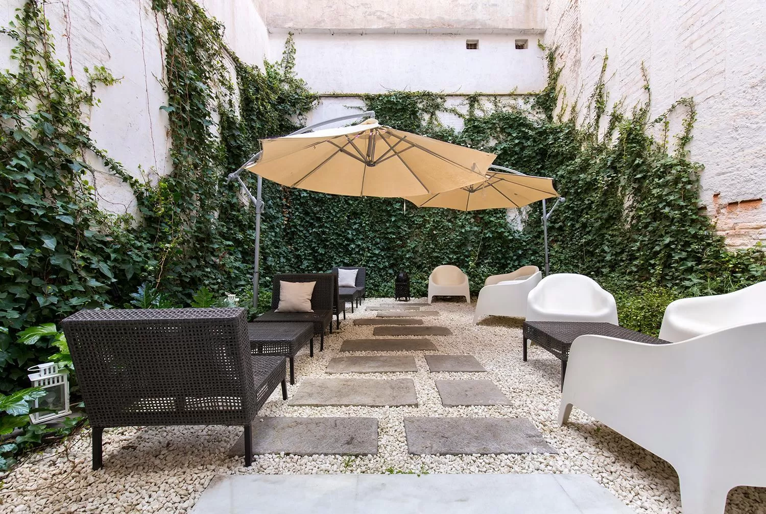 Patio in tuGuest Elvira Suites