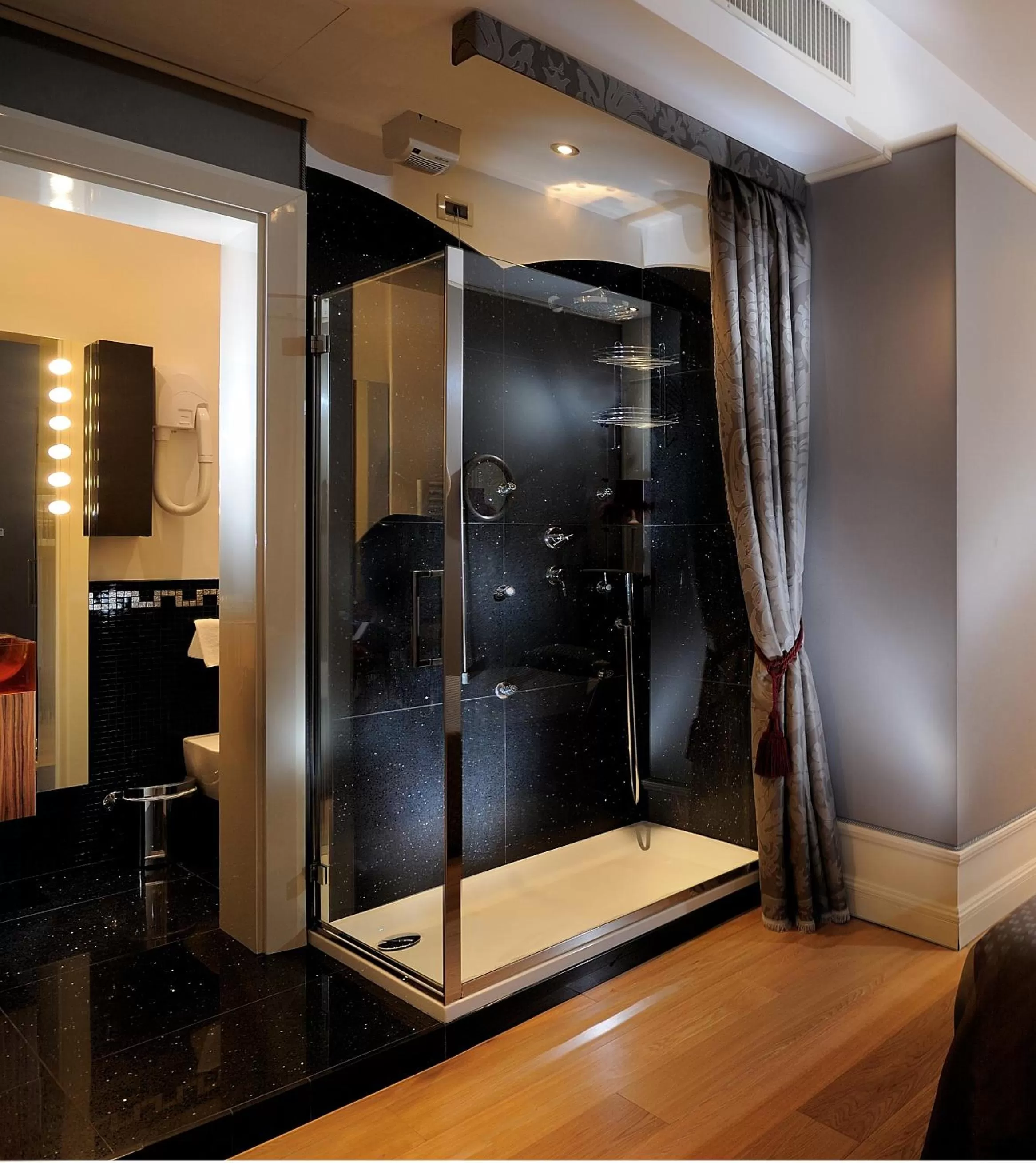 Shower in Hotel Ai Due Principi