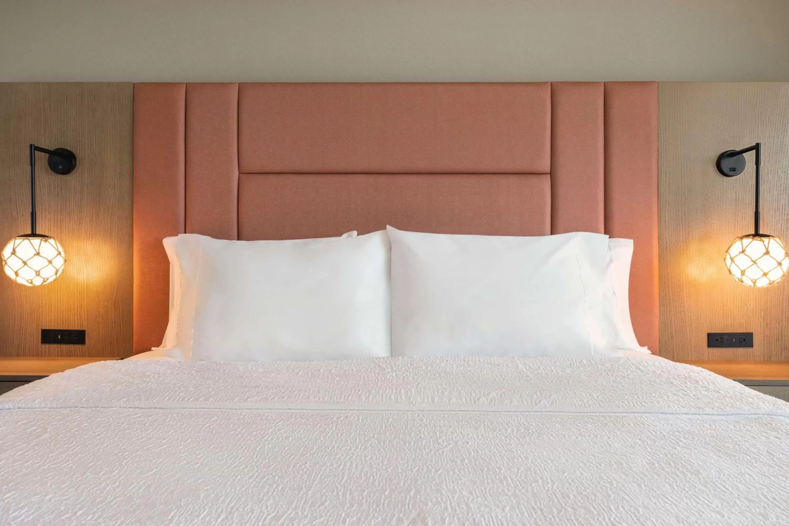 Bed in Hampton Inn Virginia Beach-Oceanfront South