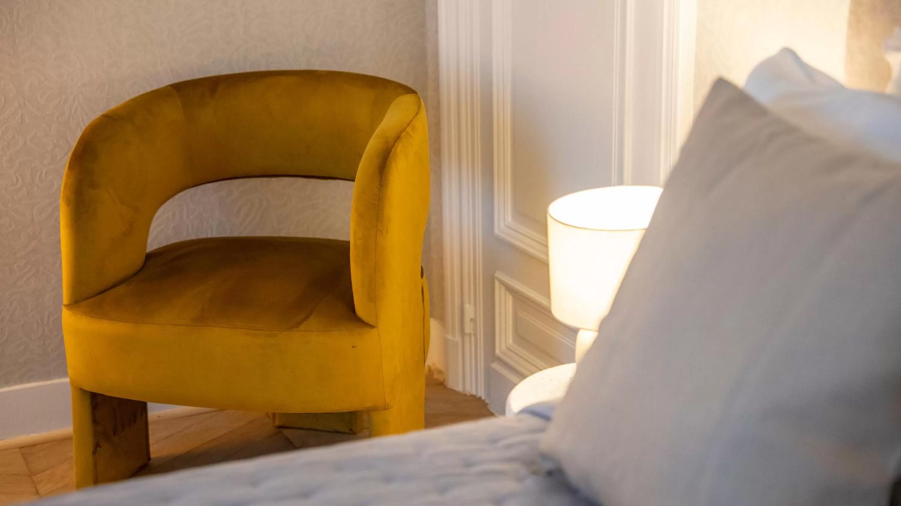 Seating area, Bed in Hotel de Maître de Vaughan
