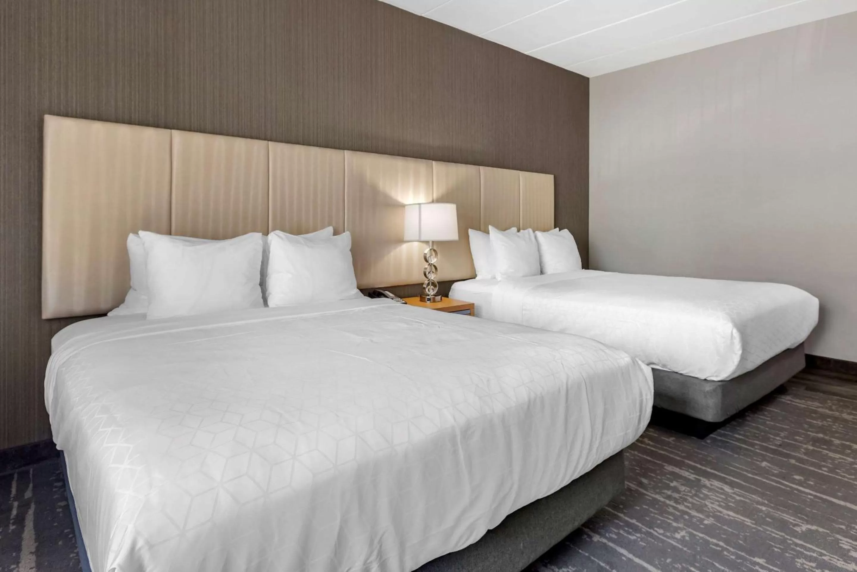 Photo of the whole room, Bed in Somerset Lofts