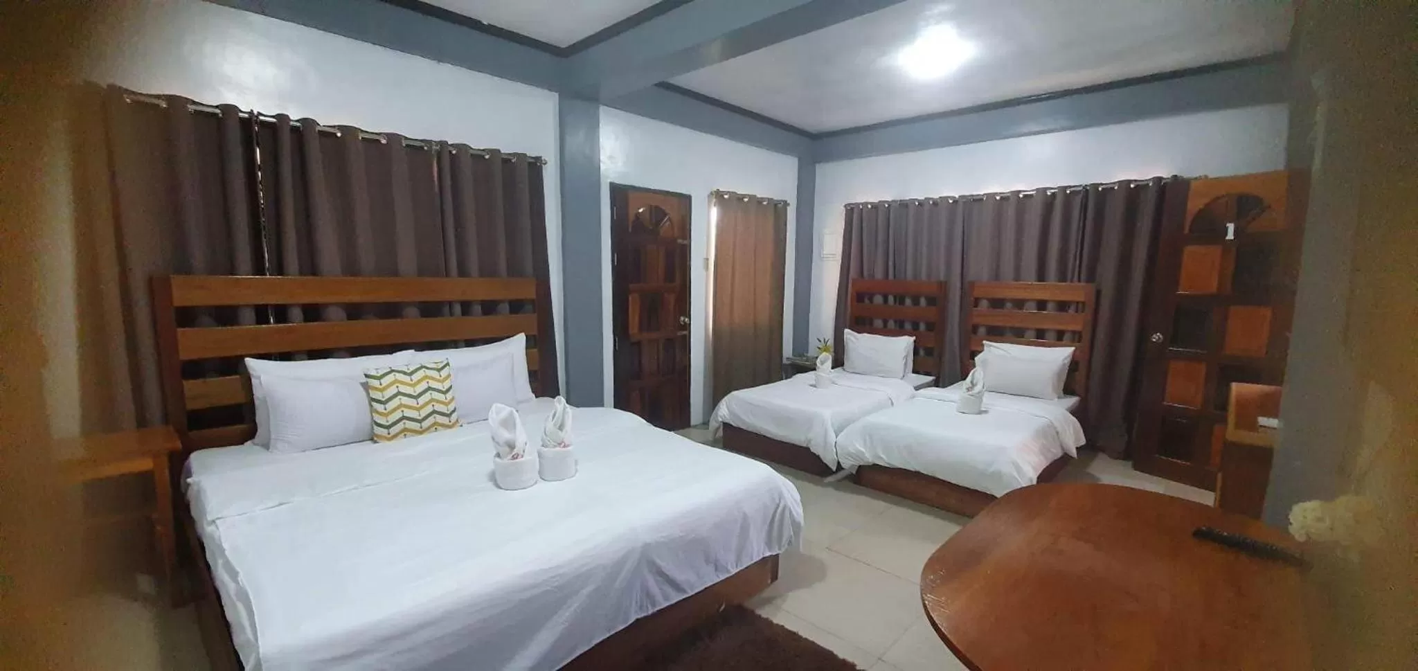 Bed in Kalis Viewpoint Lodge Coron