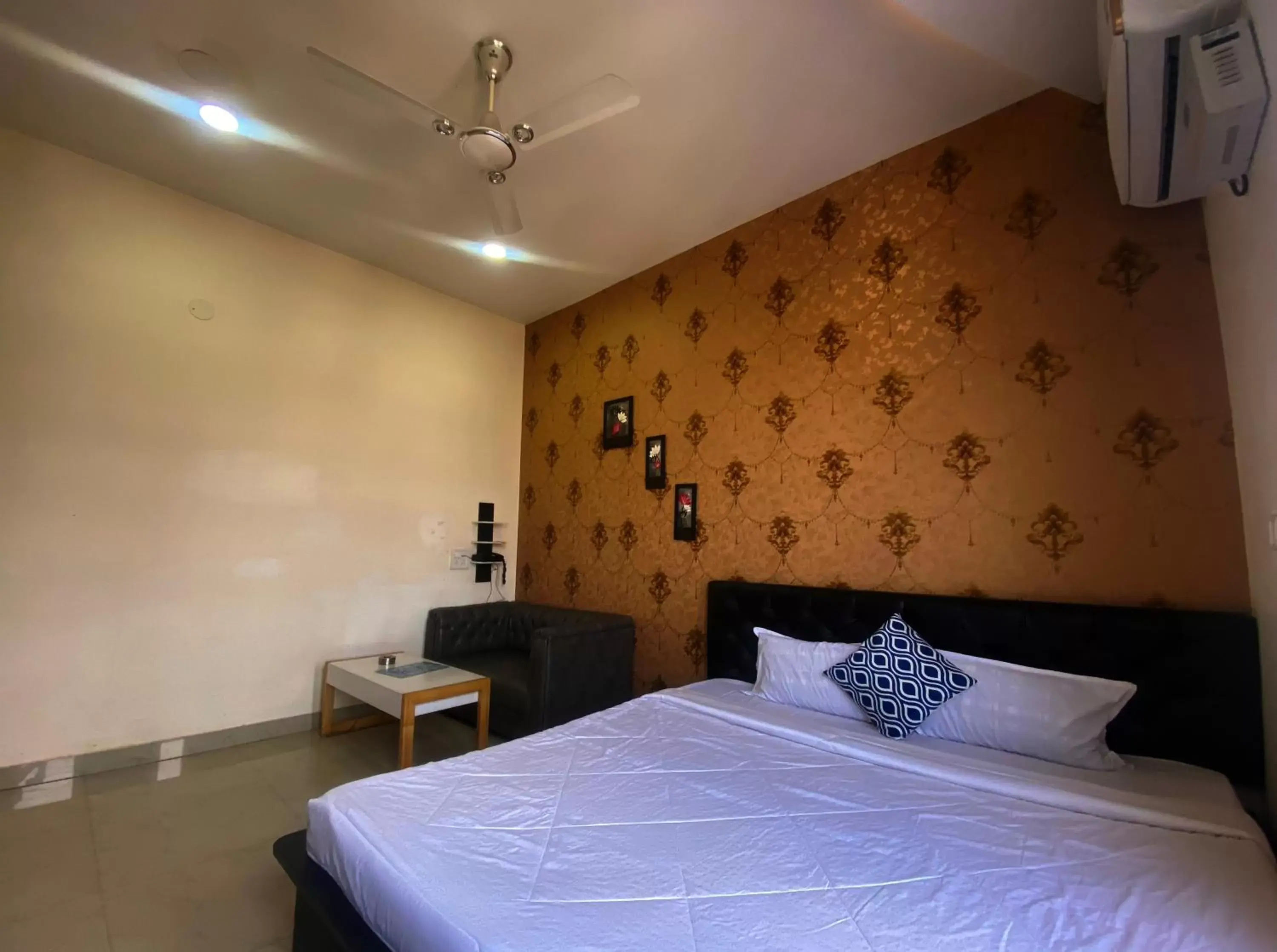 Deluxe Double Room in CITRINE HOTEL Deluxe Double Room in CITRINE HOTEL