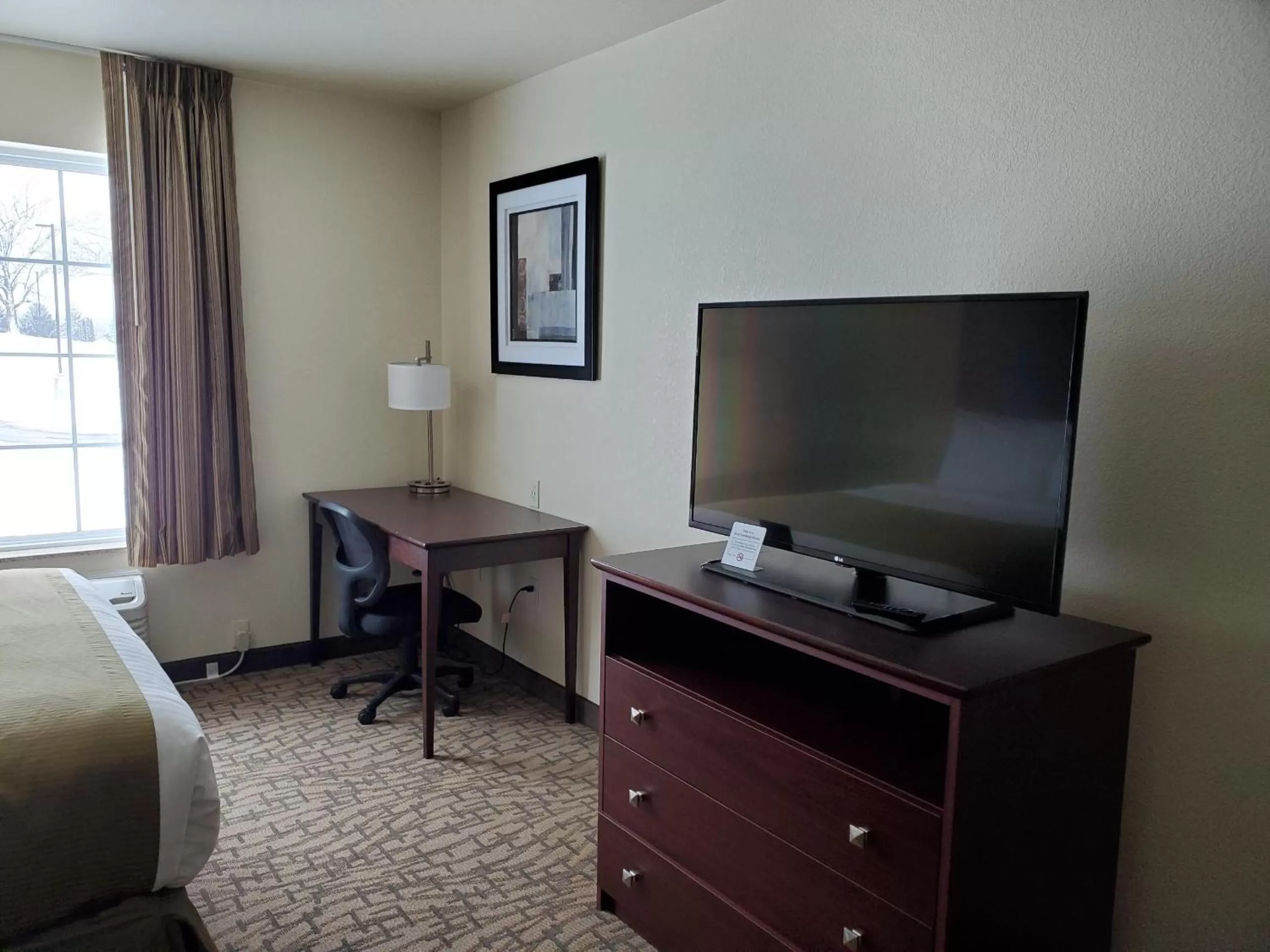 TV and multimedia in Cobblestone Inn & Suites - Barron