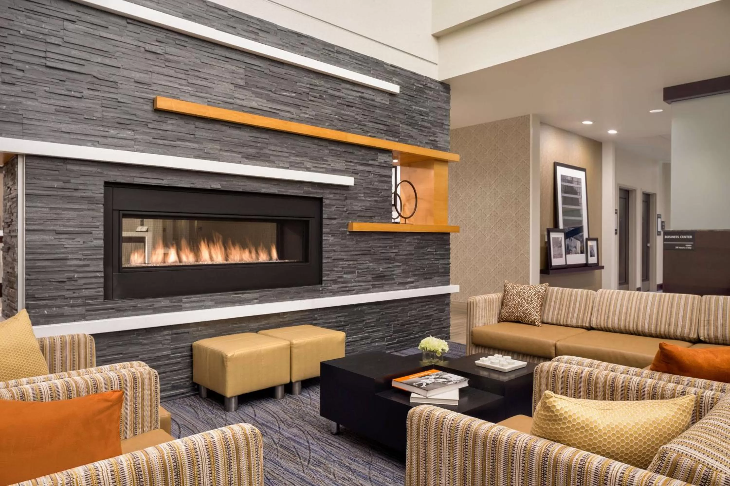 Lobby or reception in Hampton Inn & Suites Rosemont Chicago O'Hare